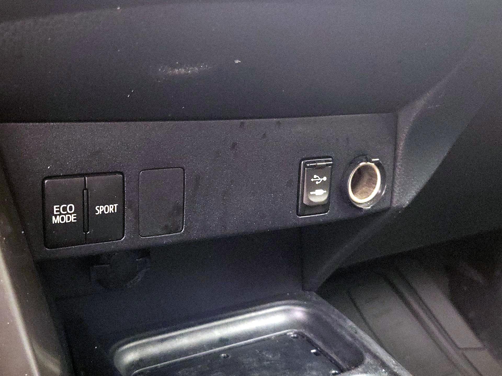 Thumbnail: 2017 Toyota RAV4 - 18