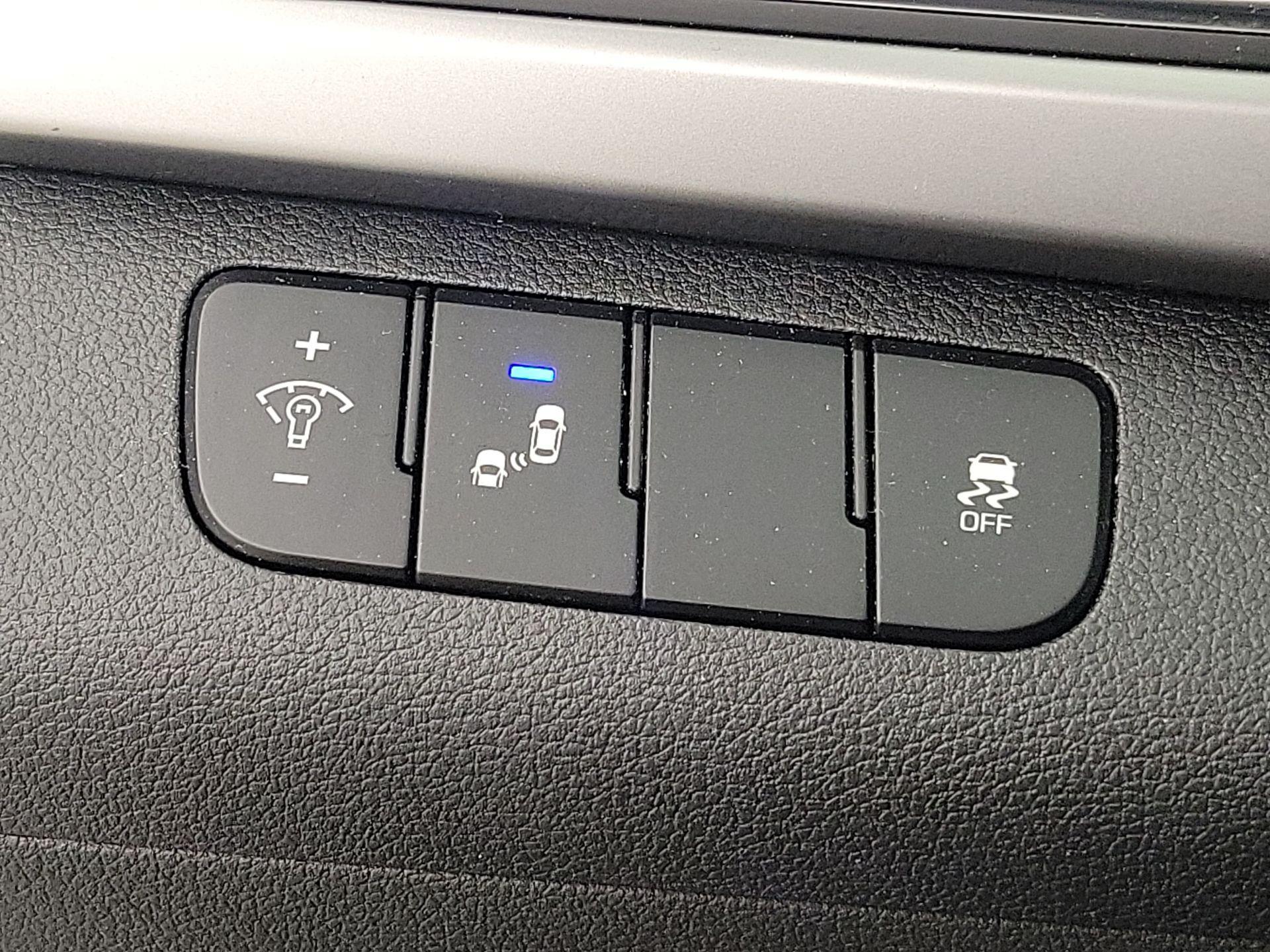 Thumbnail: 2018 Hyundai Elantra - 13