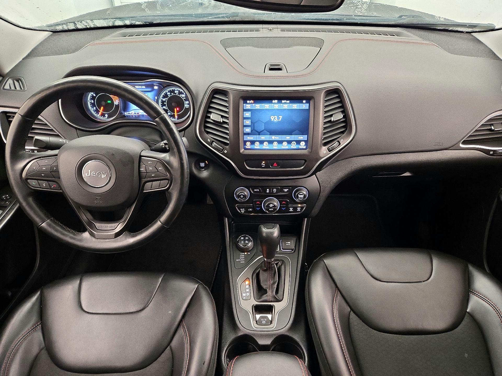 Thumbnail: 2020 Jeep Cherokee - 9