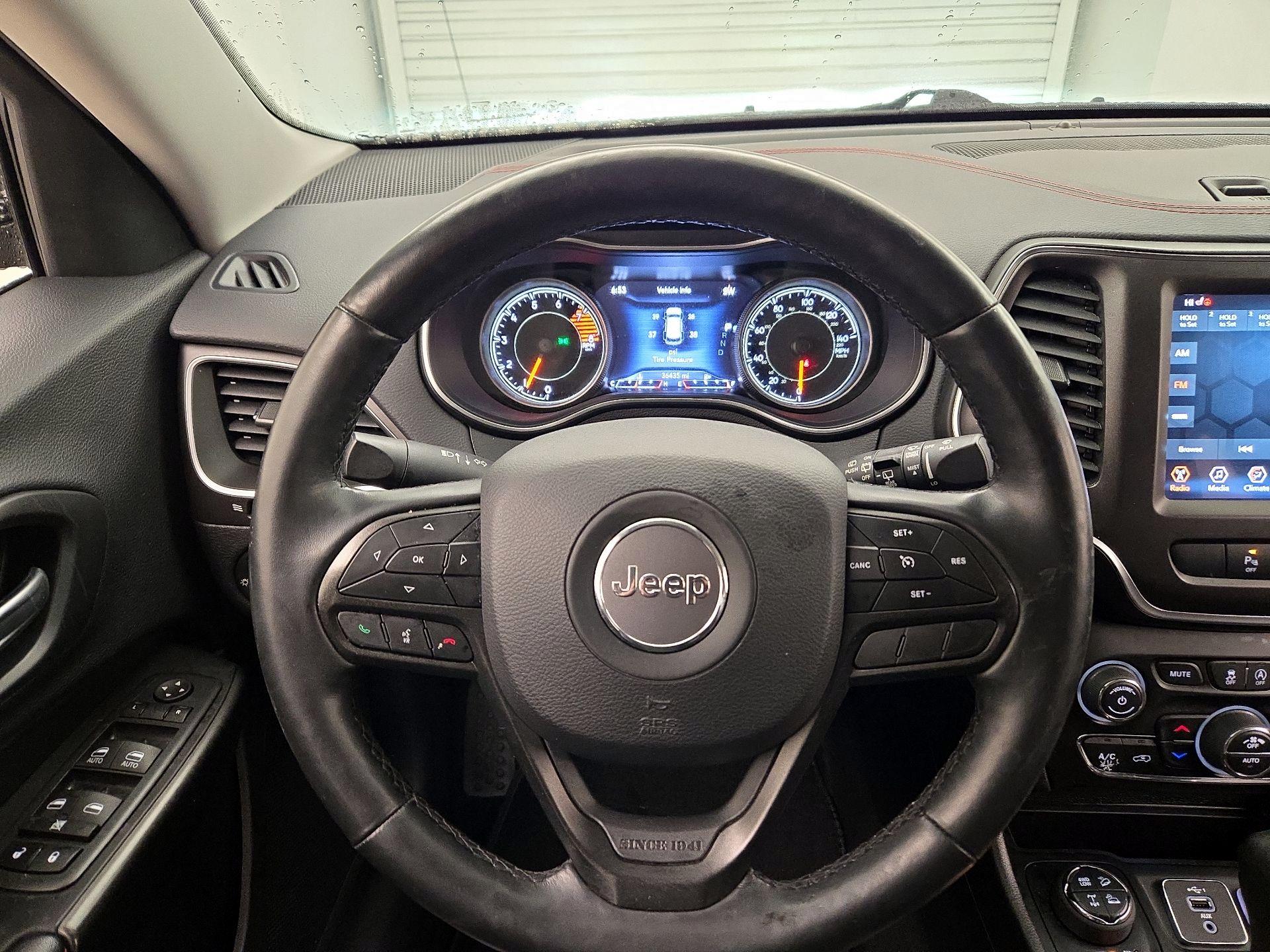 Thumbnail: 2020 Jeep Cherokee - 10