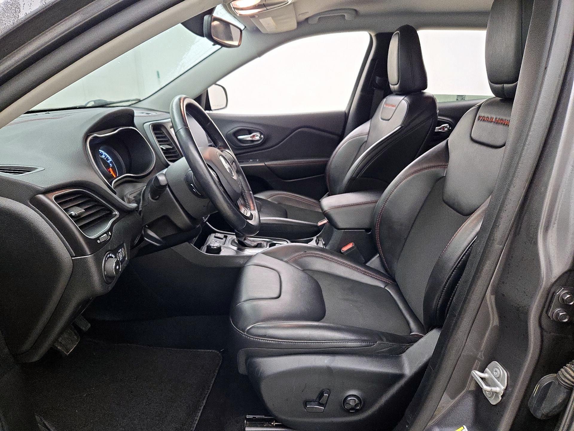 Thumbnail: 2020 Jeep Cherokee - 11