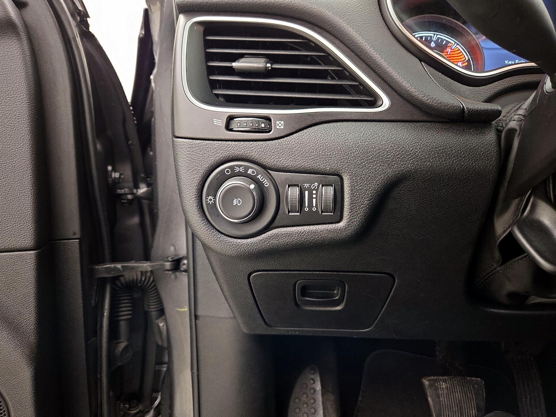 Thumbnail: 2020 Jeep Cherokee - 13