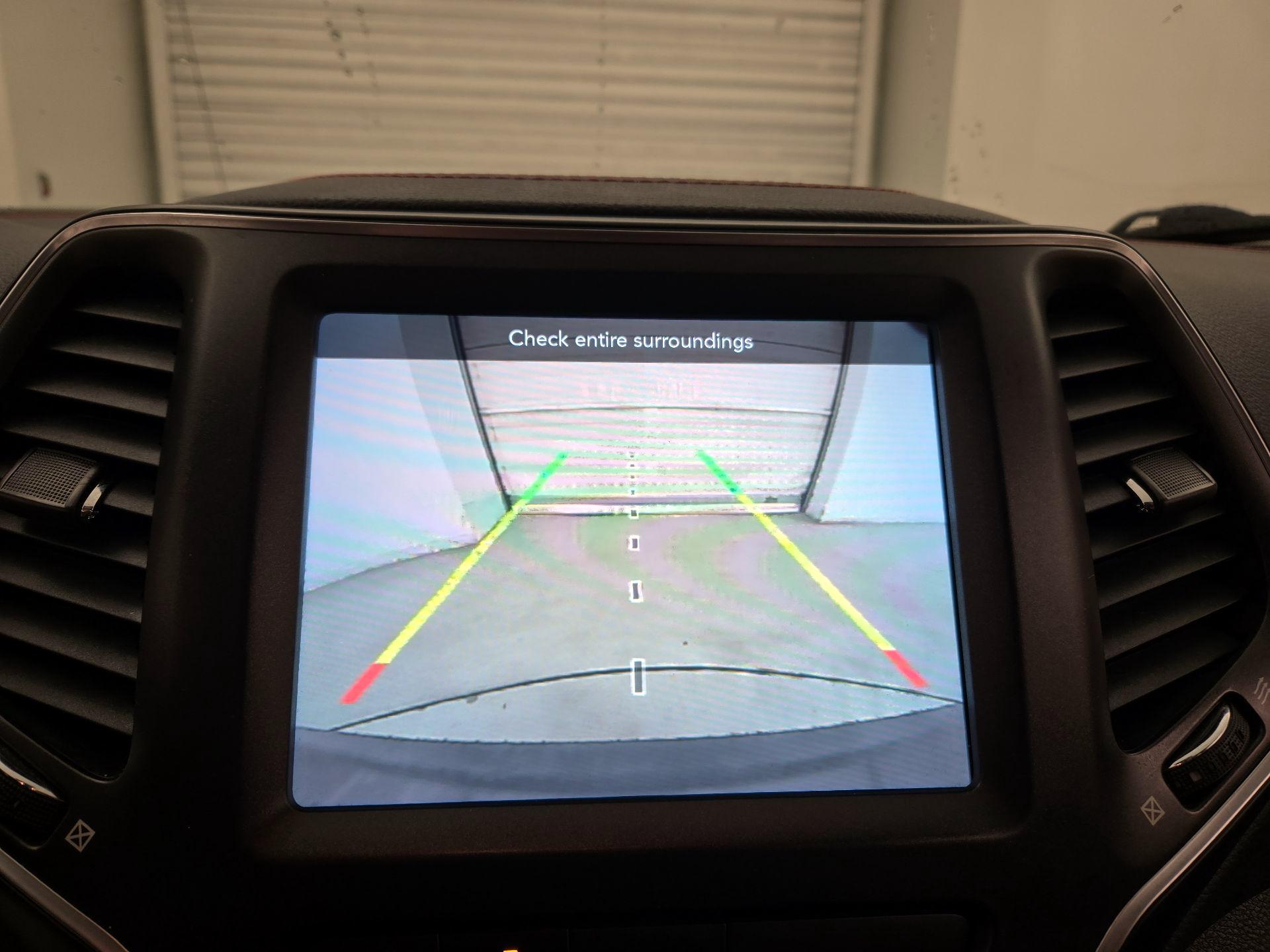 Thumbnail: 2020 Jeep Cherokee - 14