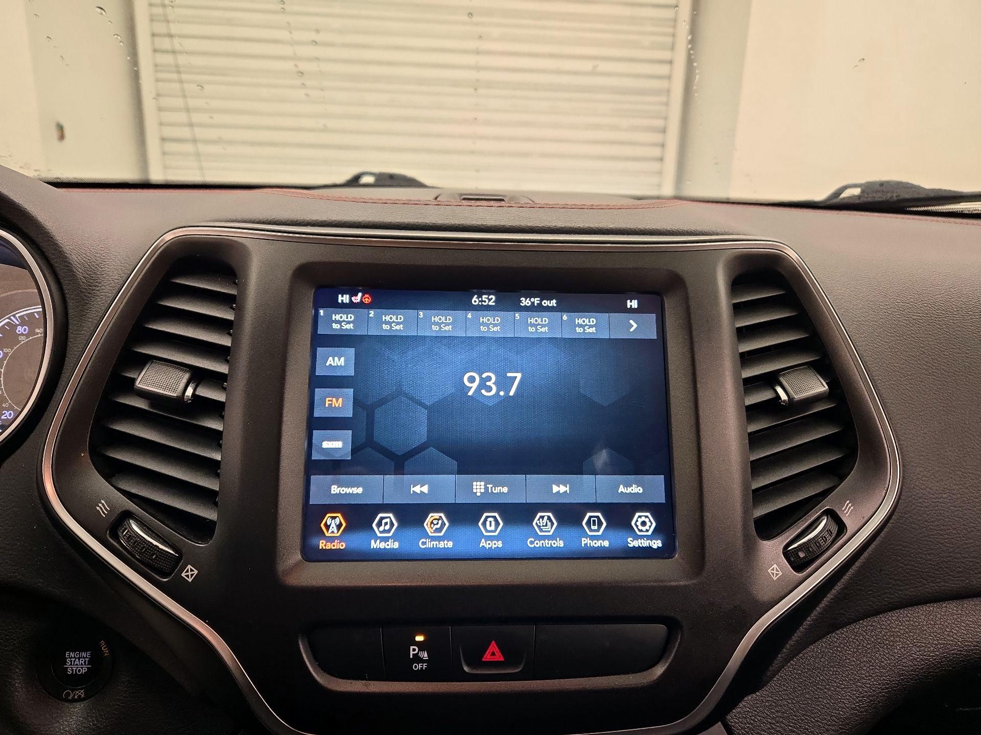 Thumbnail: 2020 Jeep Cherokee - 15