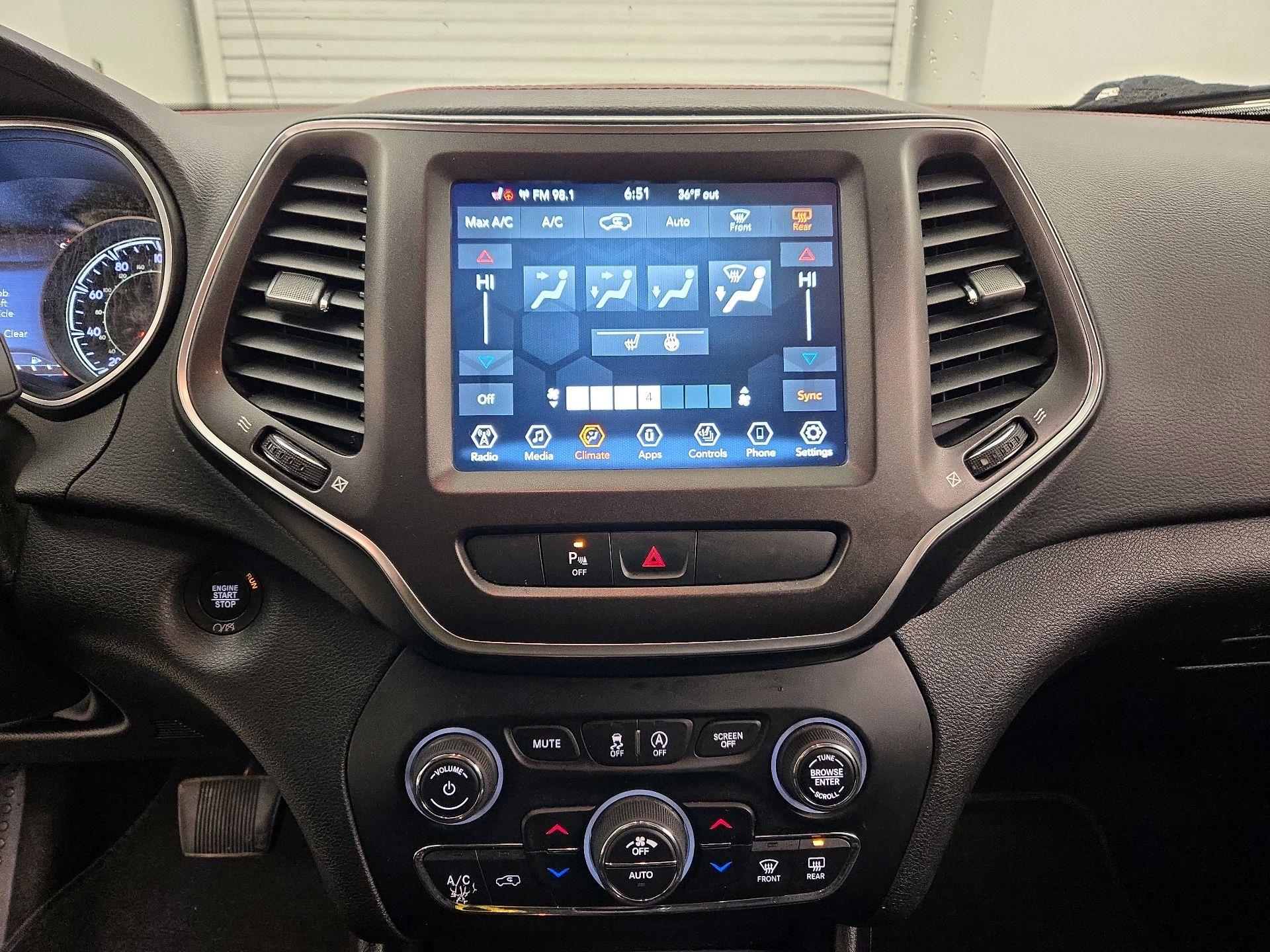 Thumbnail: 2020 Jeep Cherokee - 16