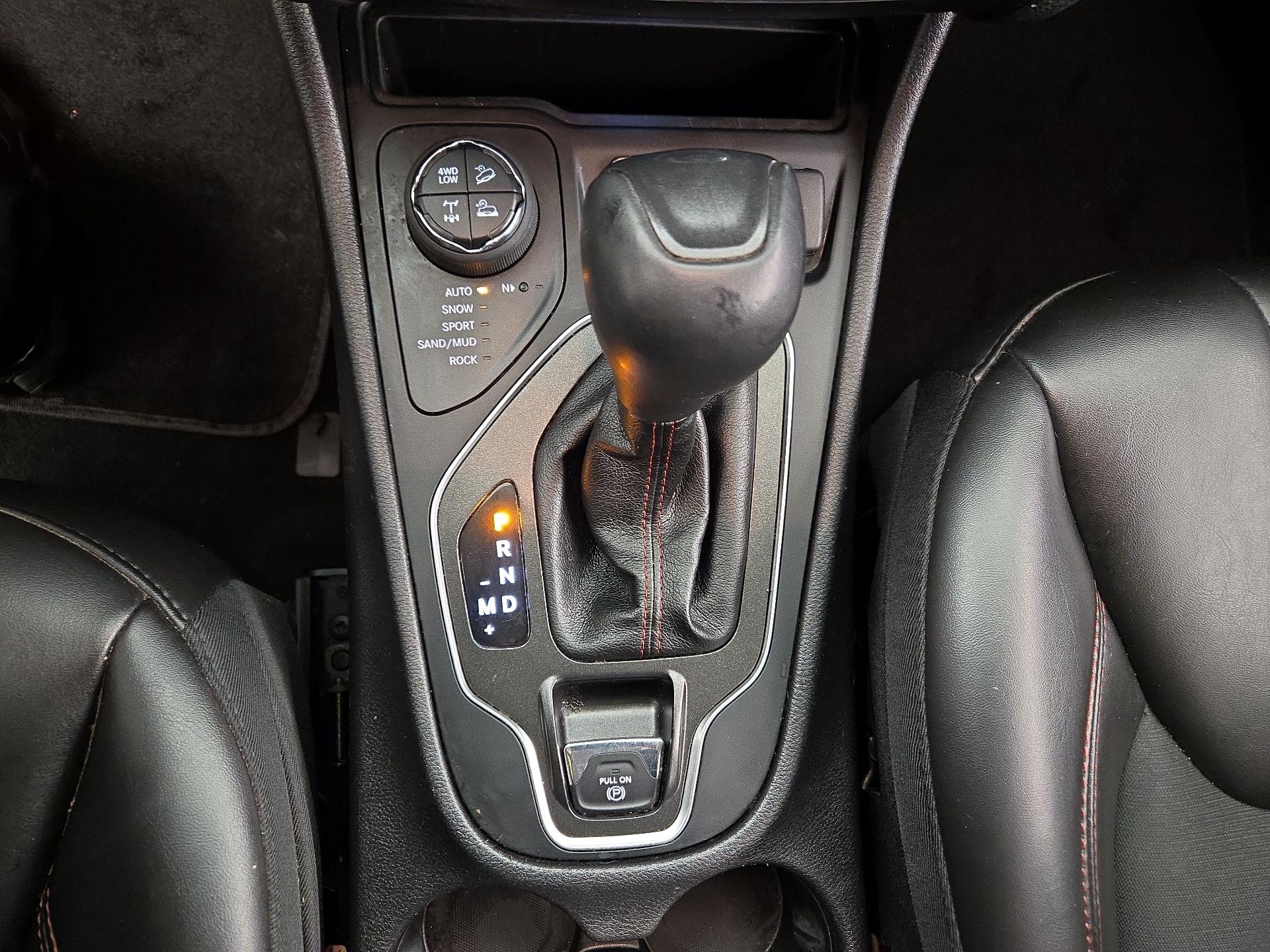 Thumbnail: 2020 Jeep Cherokee - 17