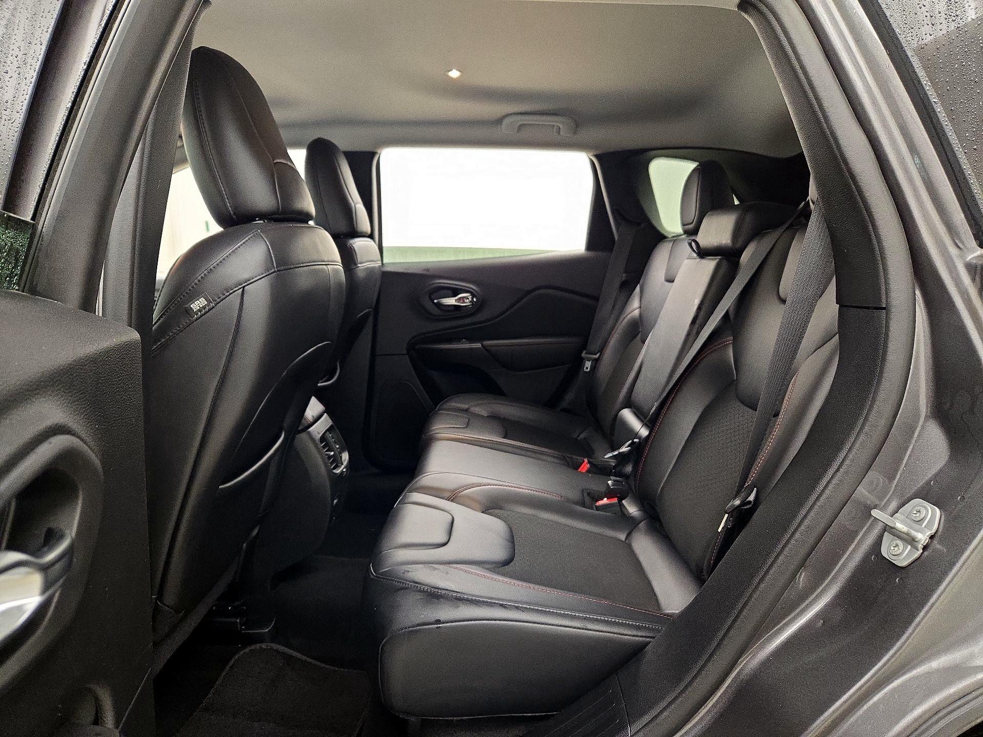 Thumbnail: 2020 Jeep Cherokee - 18