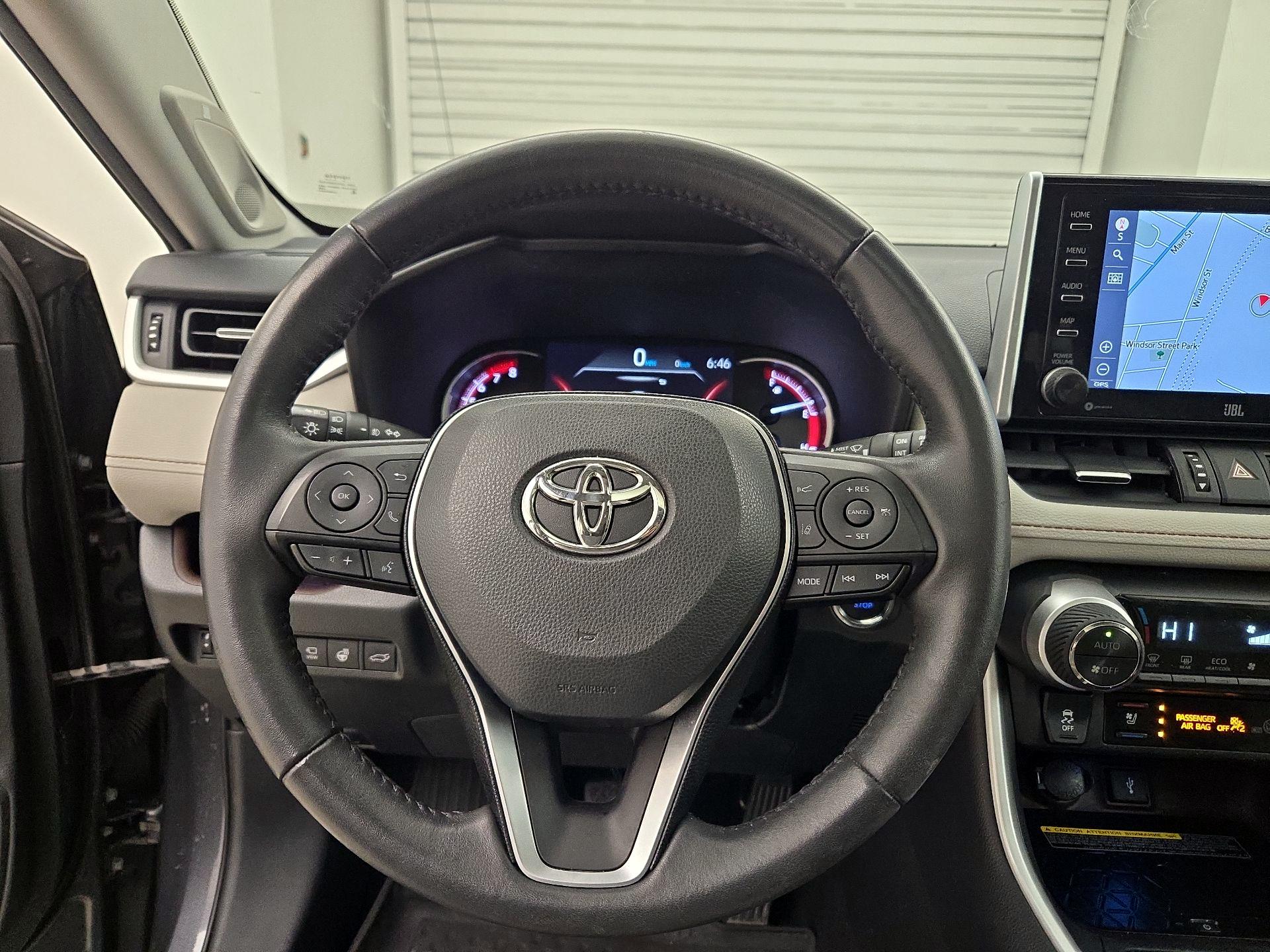 Thumbnail: 2020 Toyota RAV4 - 10