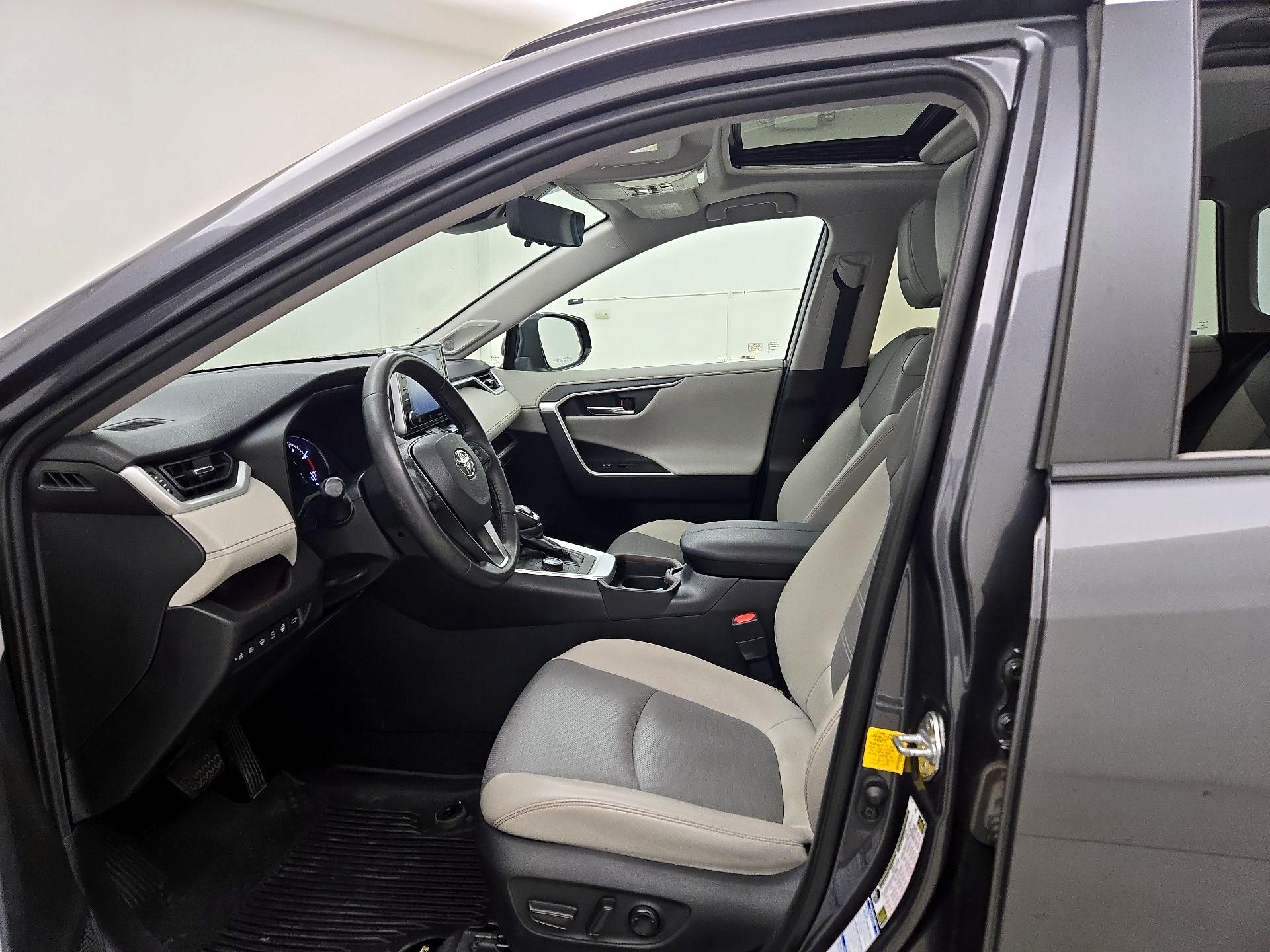 Thumbnail: 2020 Toyota RAV4 - 11