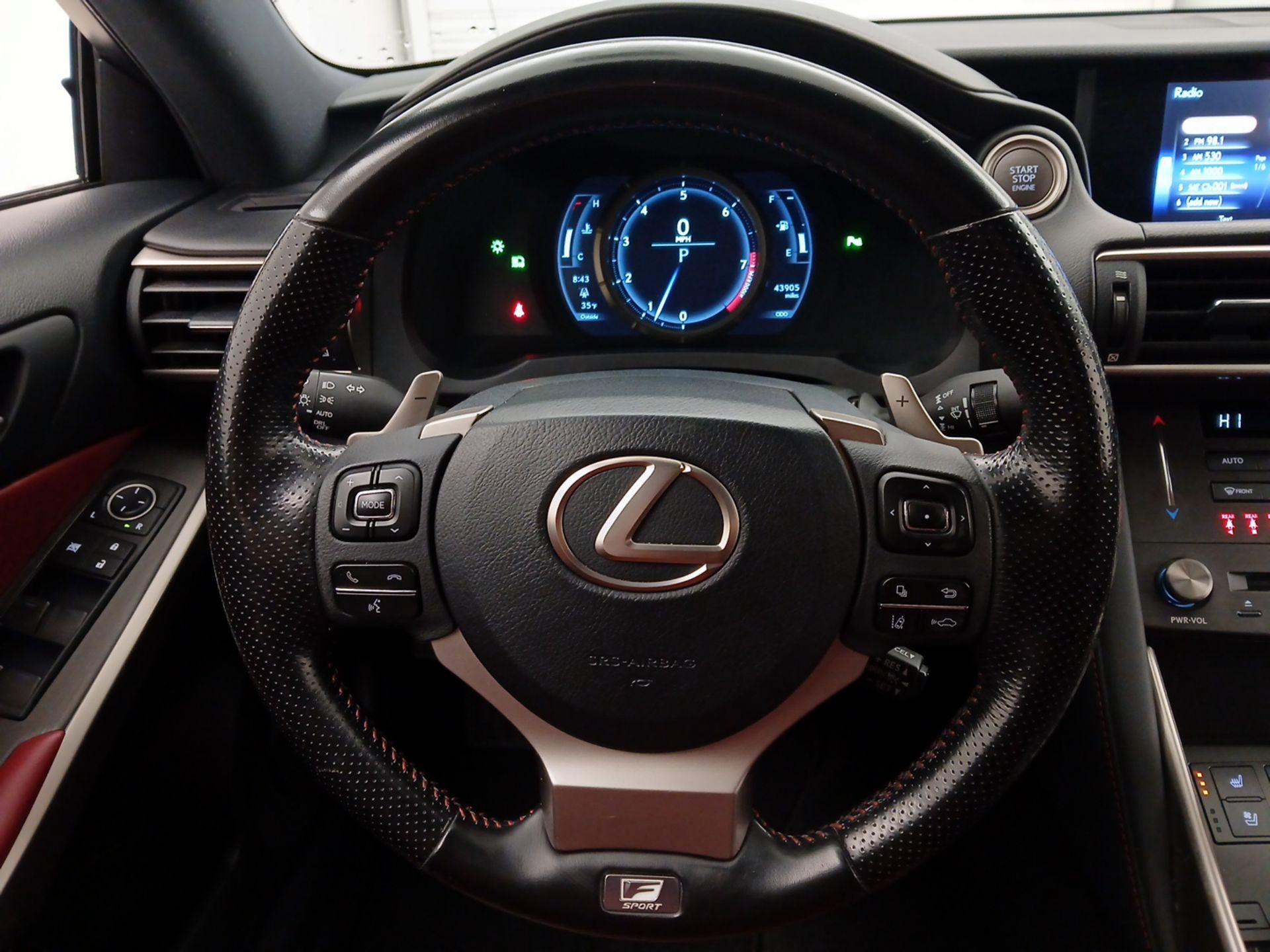 Thumbnail: 2020 Lexus IS - 10