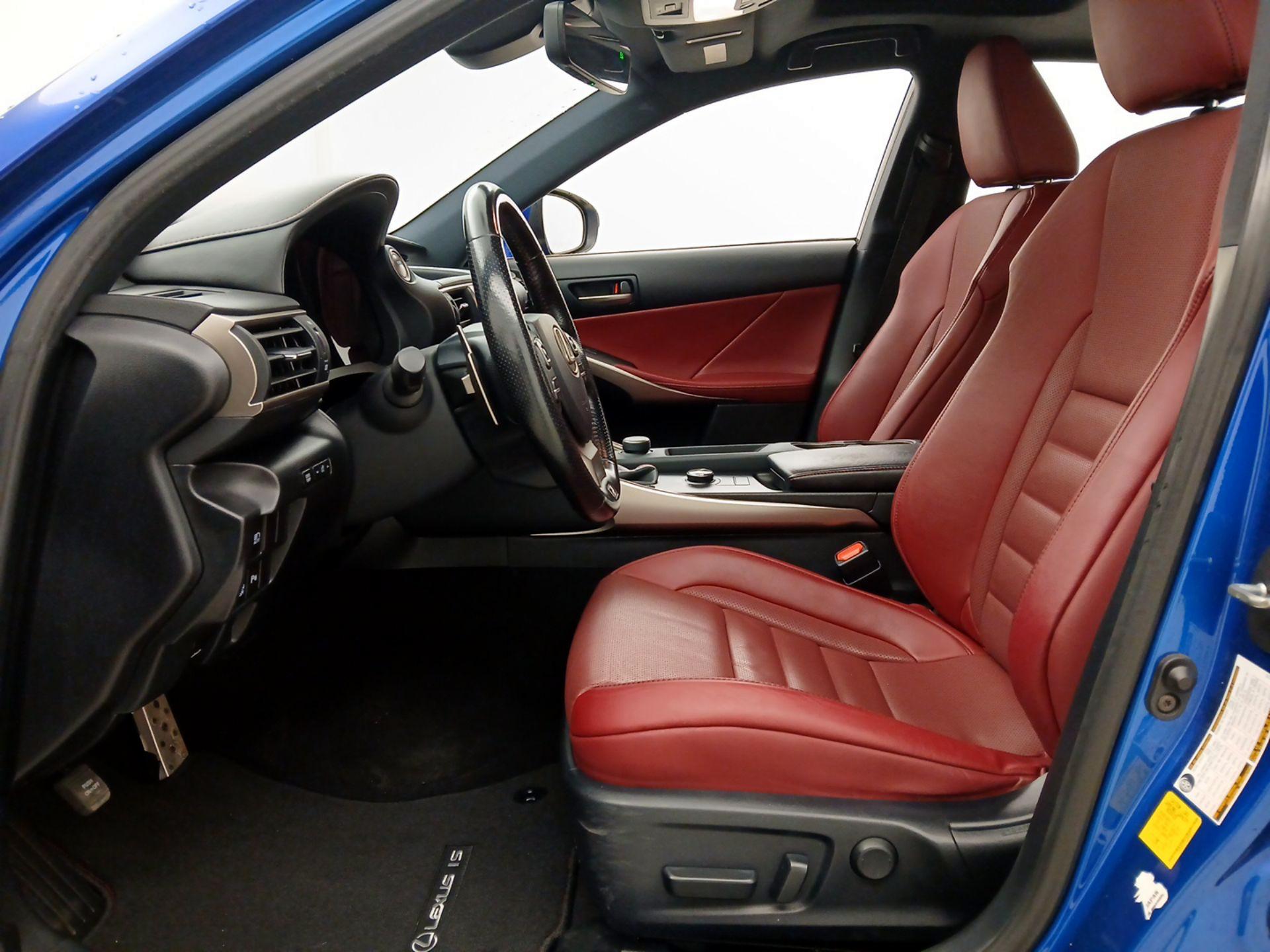 Thumbnail: 2020 Lexus IS - 11