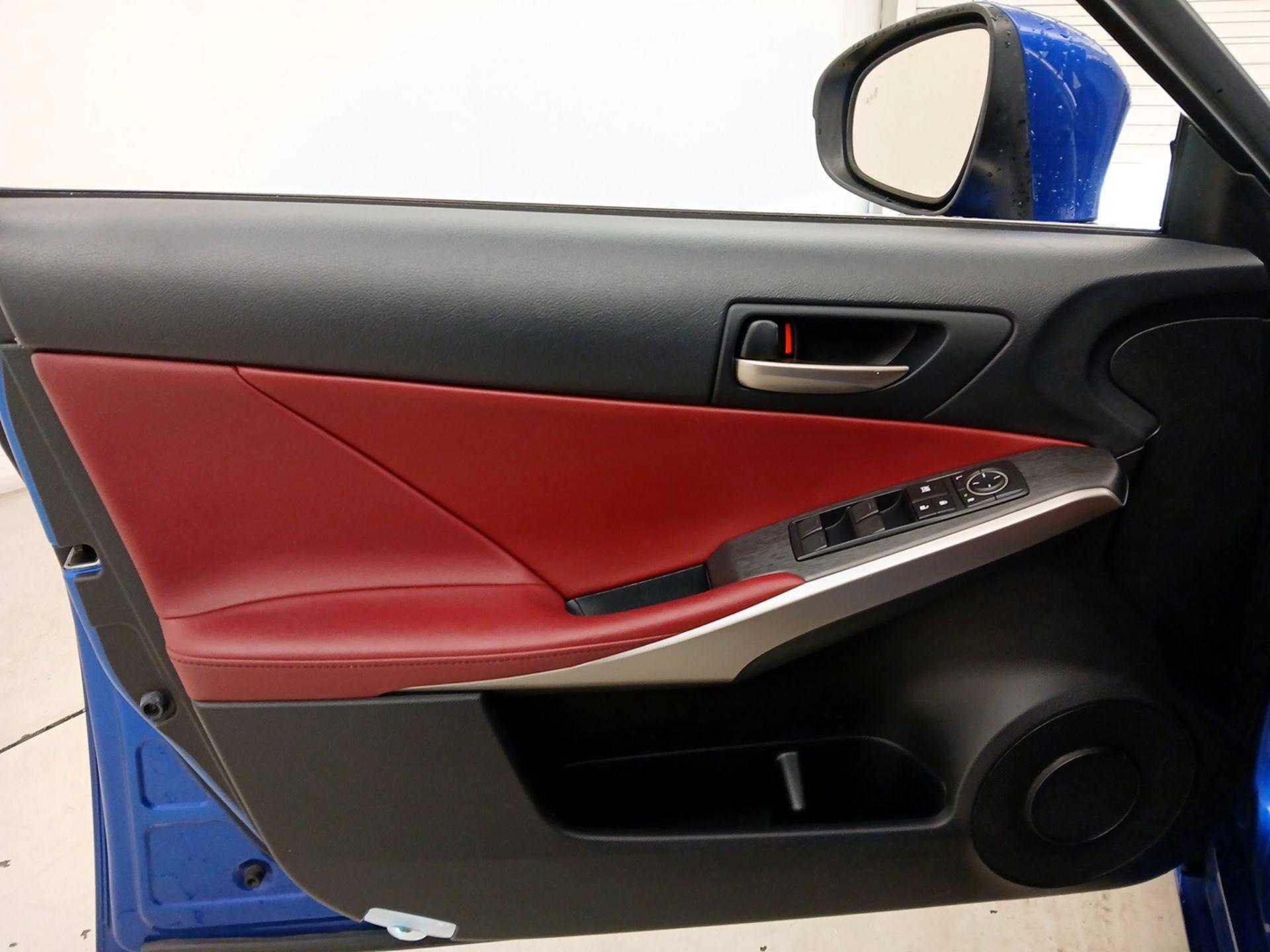 Thumbnail: 2020 Lexus IS - 12