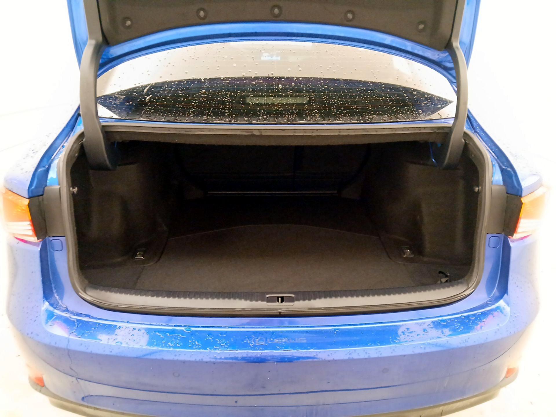 Thumbnail: 2020 Lexus IS - 20