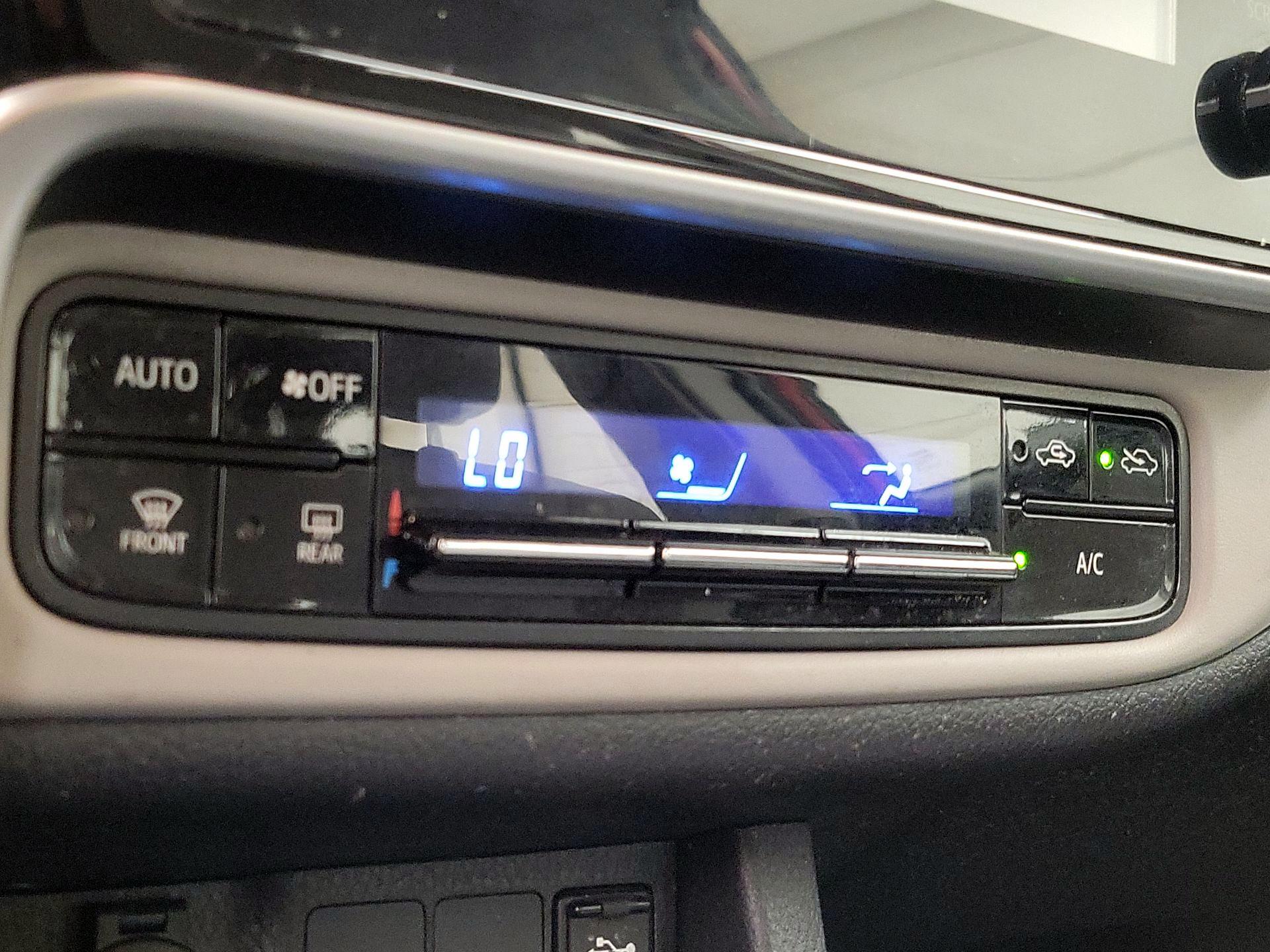 Thumbnail: 2018 Toyota Corolla - 16