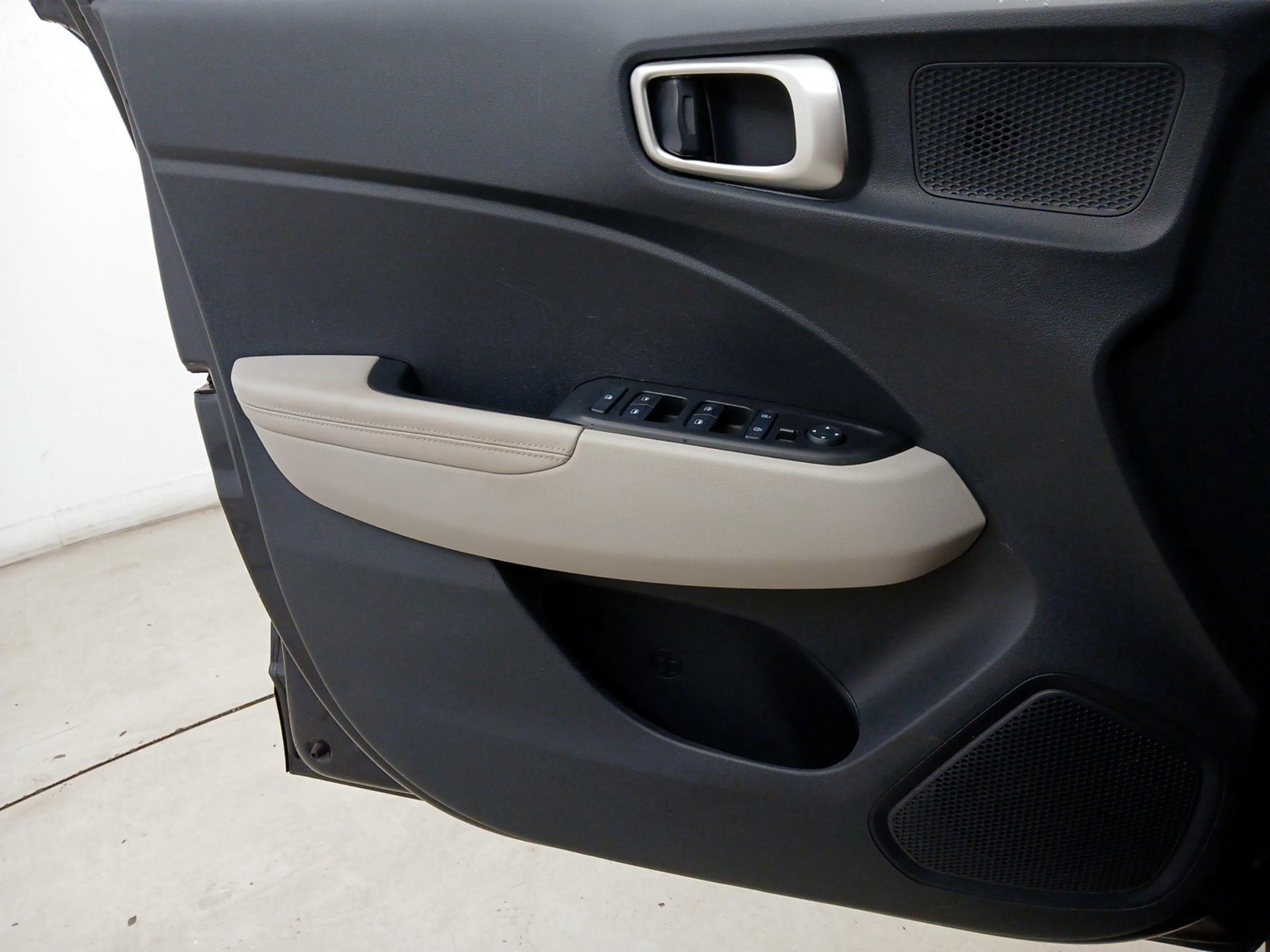 Thumbnail: 2021 Hyundai Venue - 12