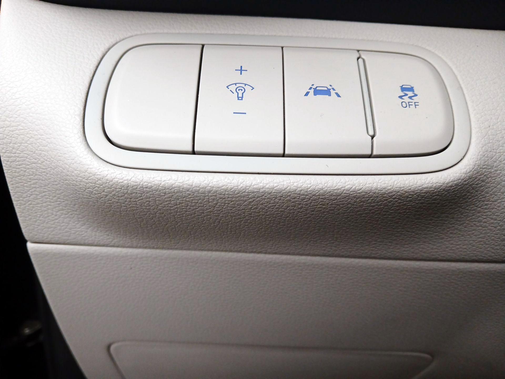 Thumbnail: 2021 Hyundai Venue - 13