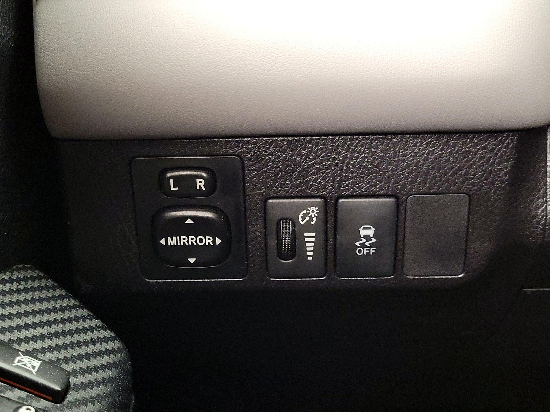 Thumbnail: 2014 Toyota RAV4 - 13