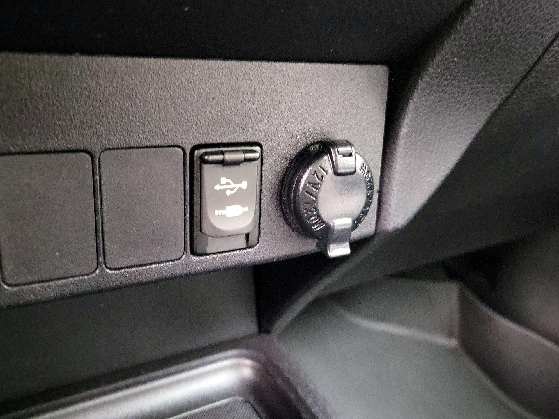 Thumbnail: 2014 Toyota RAV4 - 18