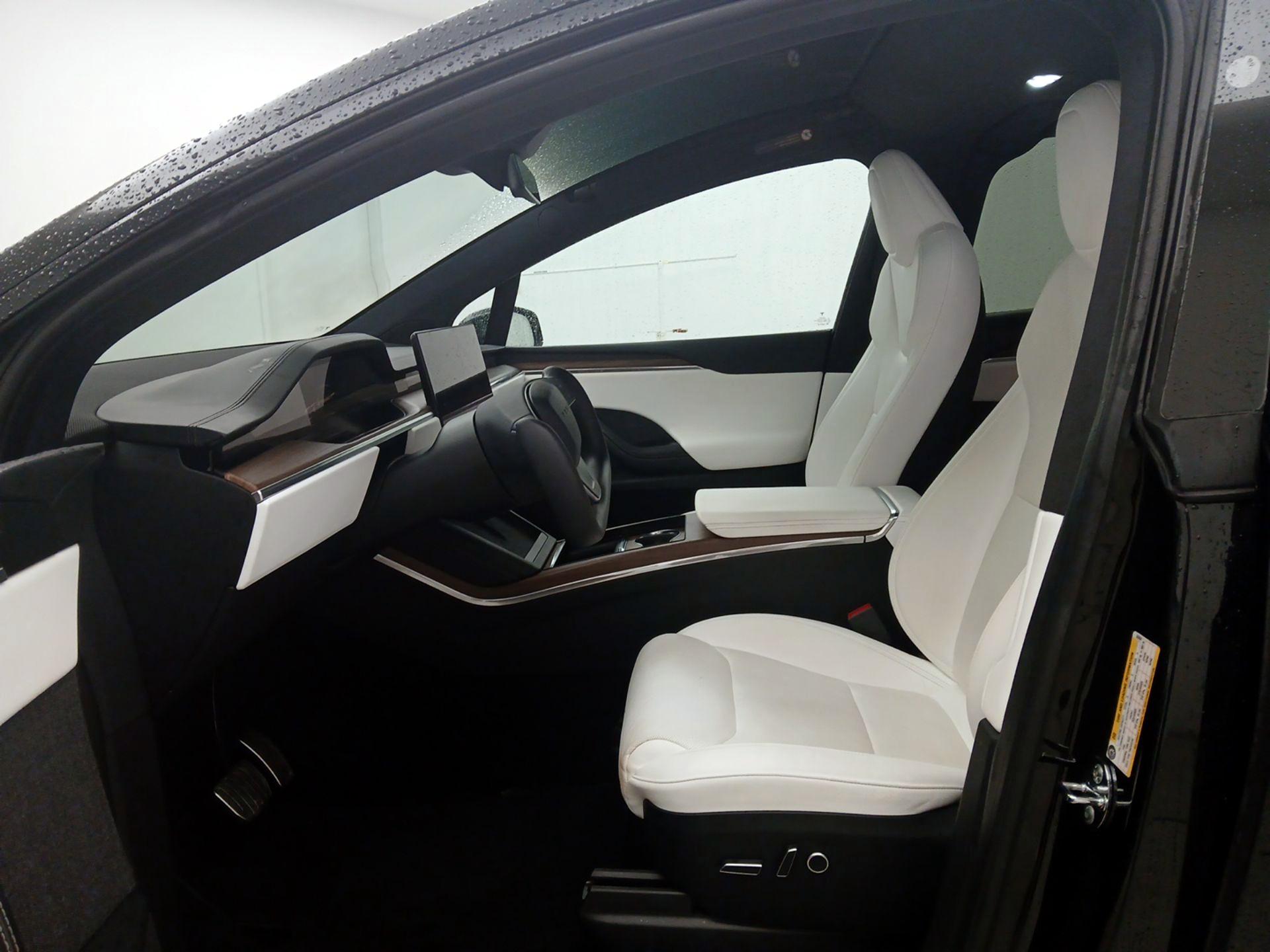 Thumbnail: 2022 Tesla Model X - 11