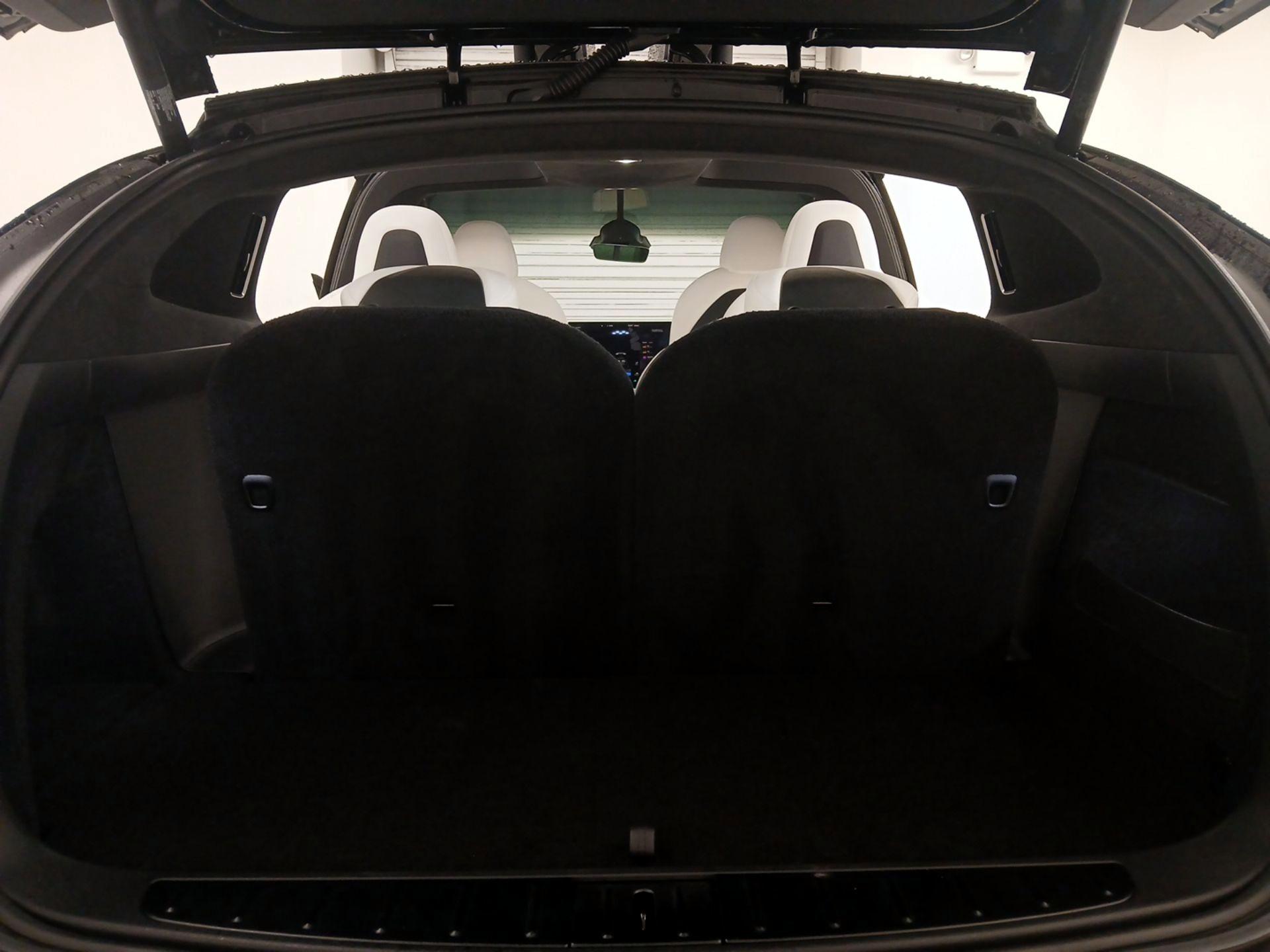 Thumbnail: 2022 Tesla Model X - 20