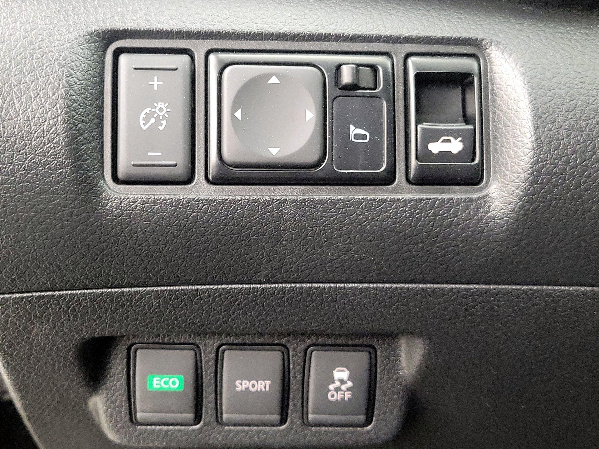 Thumbnail: 2017 Nissan Sentra - 13