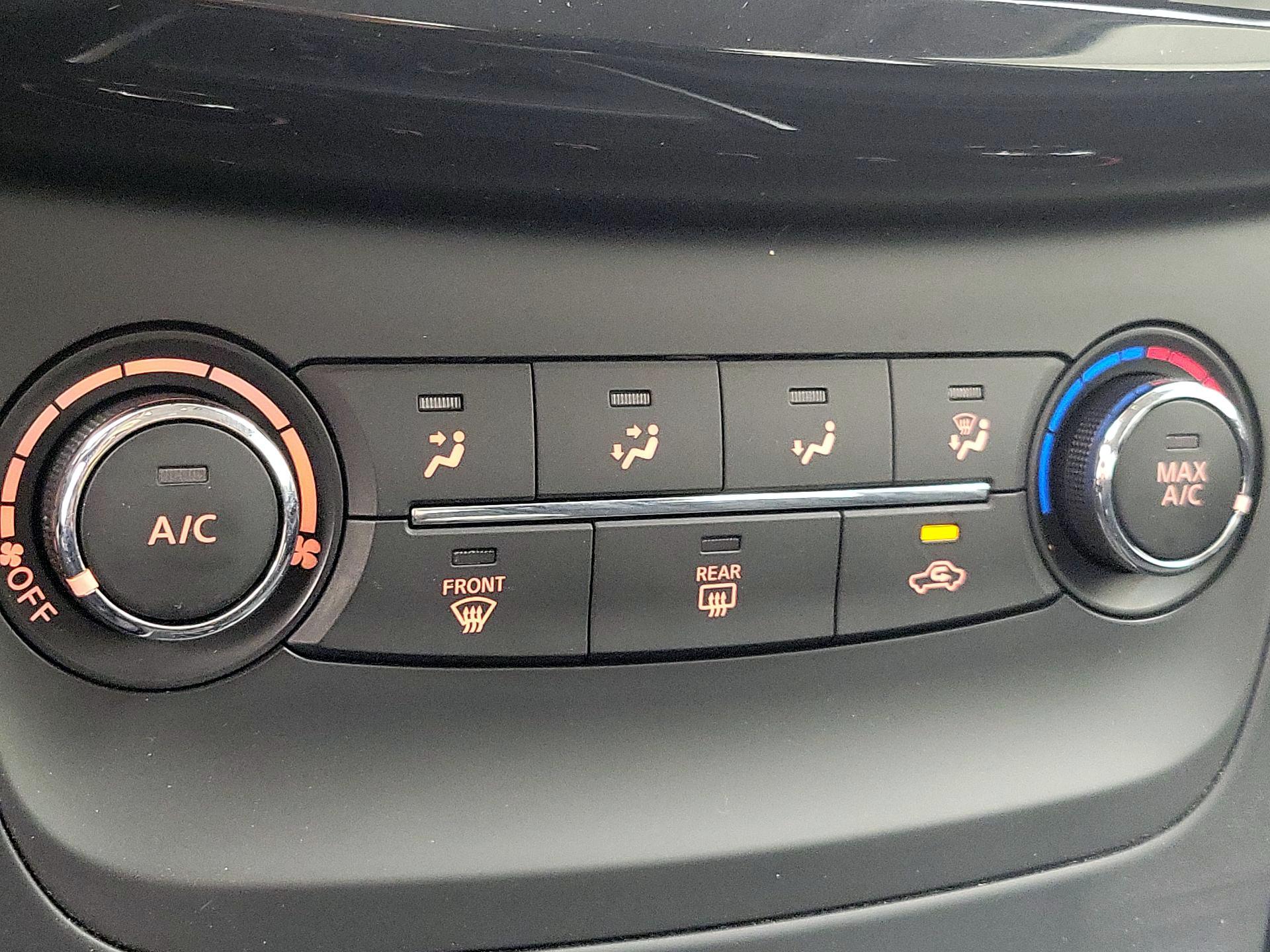 Thumbnail: 2017 Nissan Sentra - 16