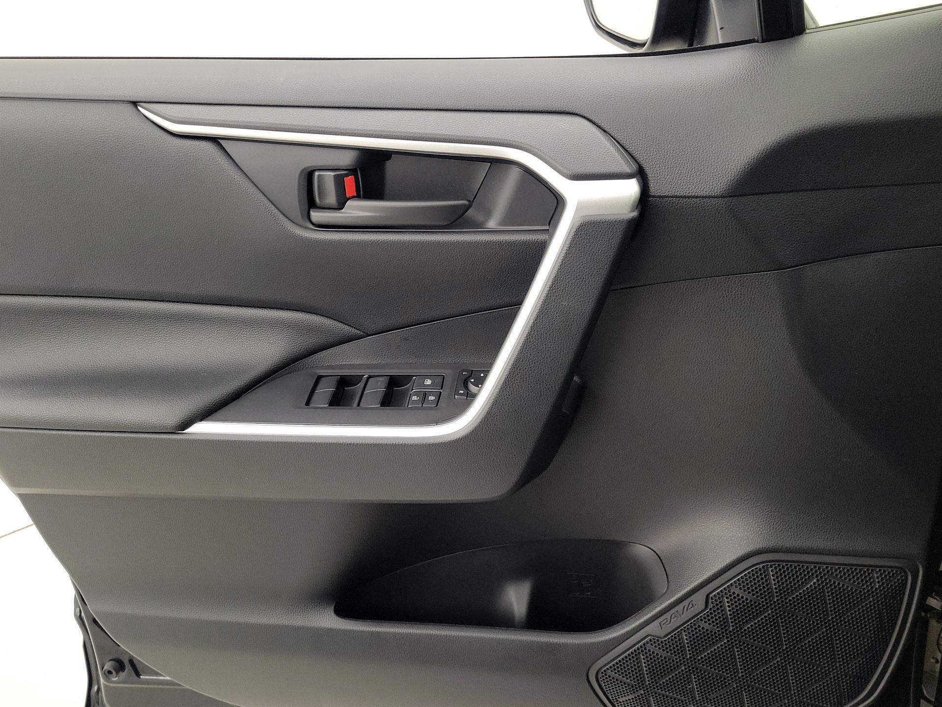 Thumbnail: 2025 Toyota RAV4 - 12