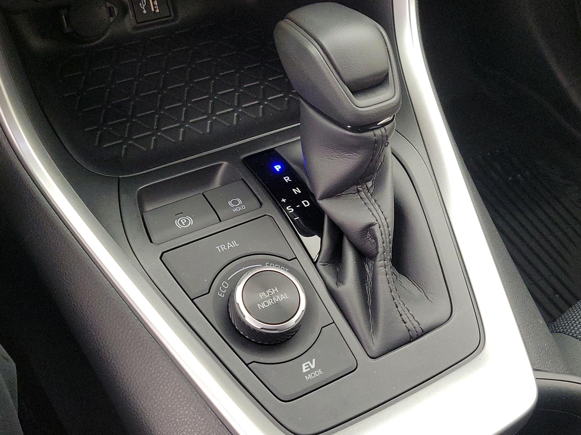 Thumbnail: 2025 Toyota RAV4 - 17