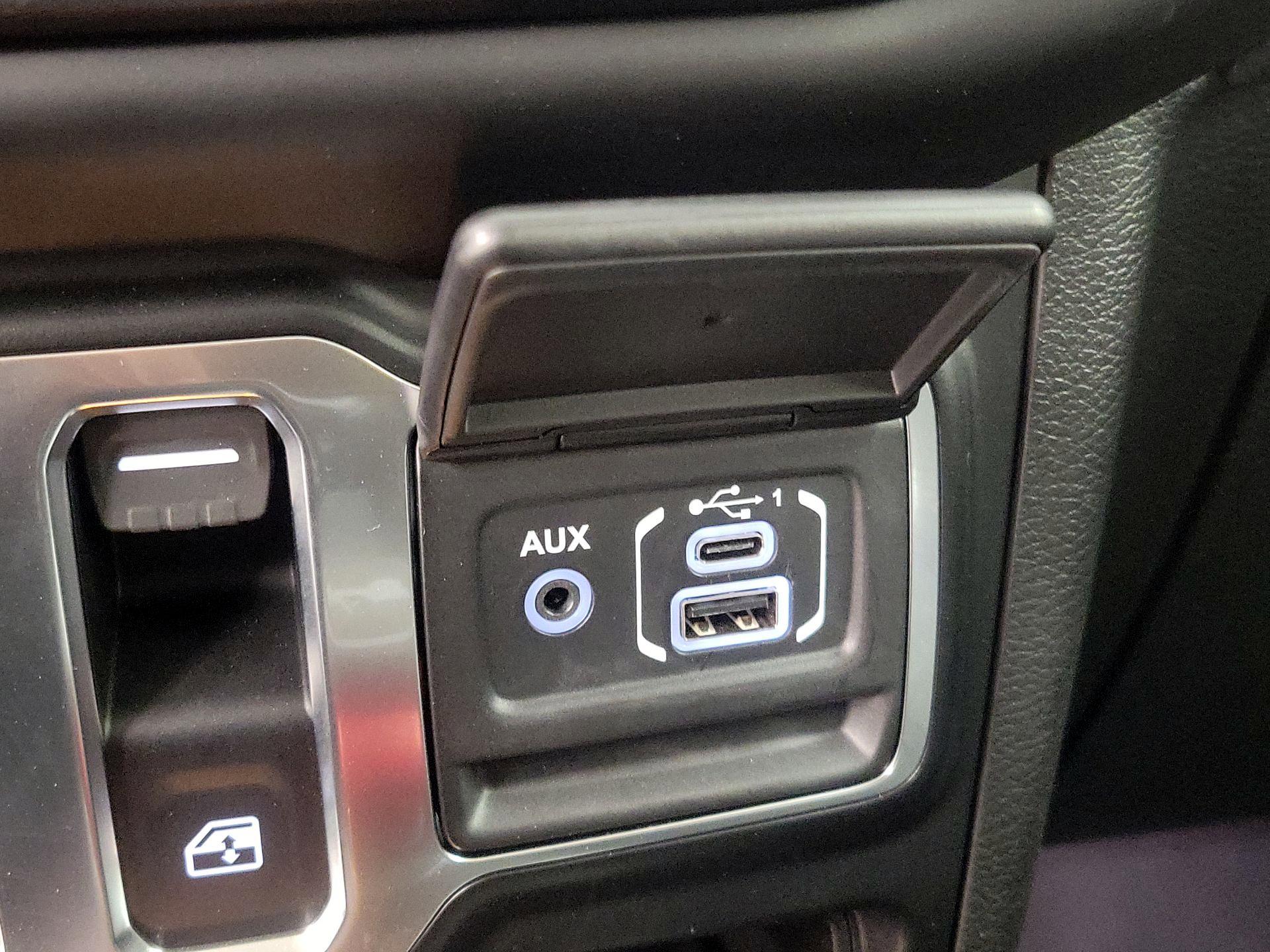 Thumbnail: 2021 Jeep Wrangler - 18