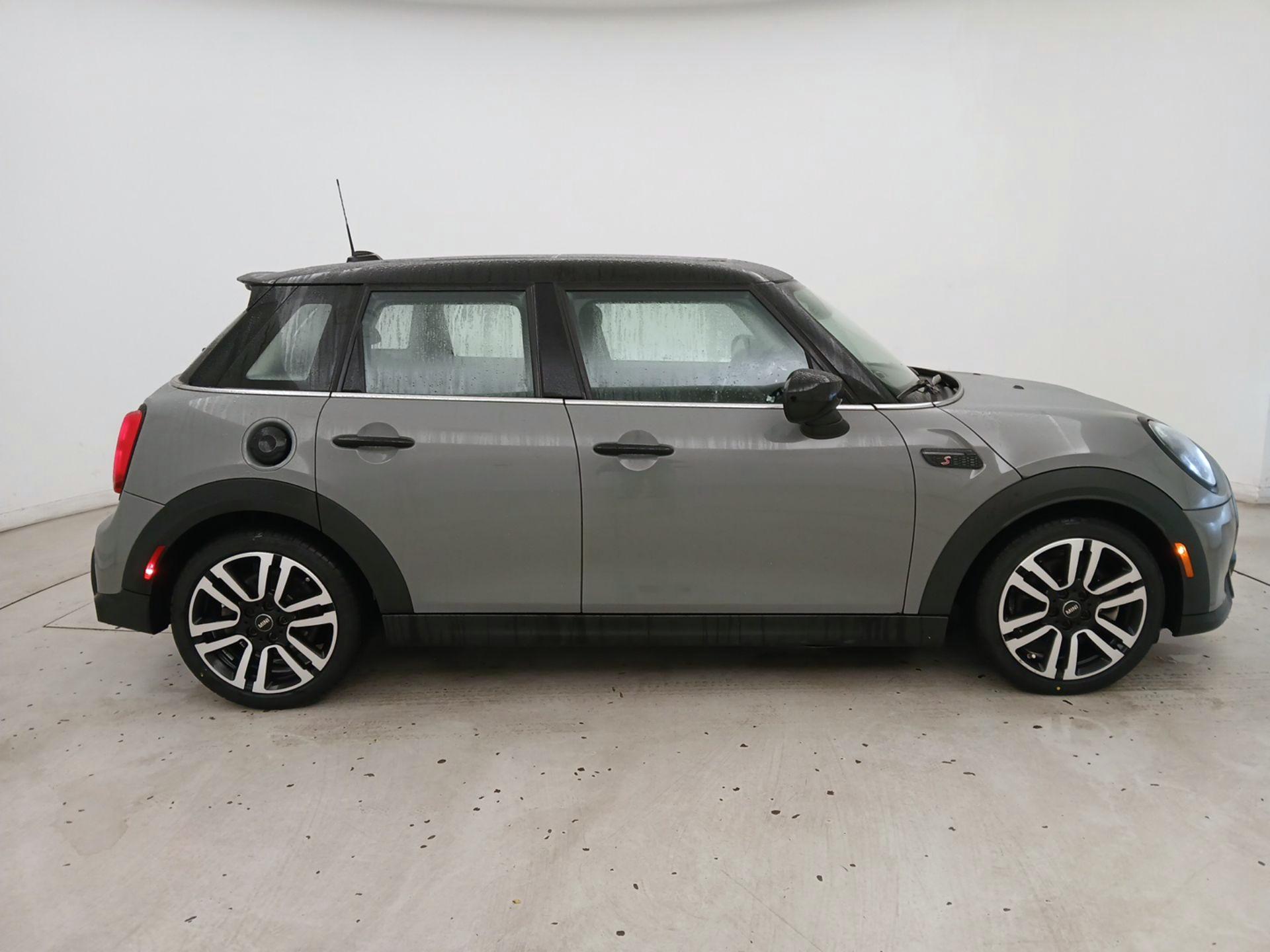 Thumbnail: 2023 MINI Cooper Hardtop - 4