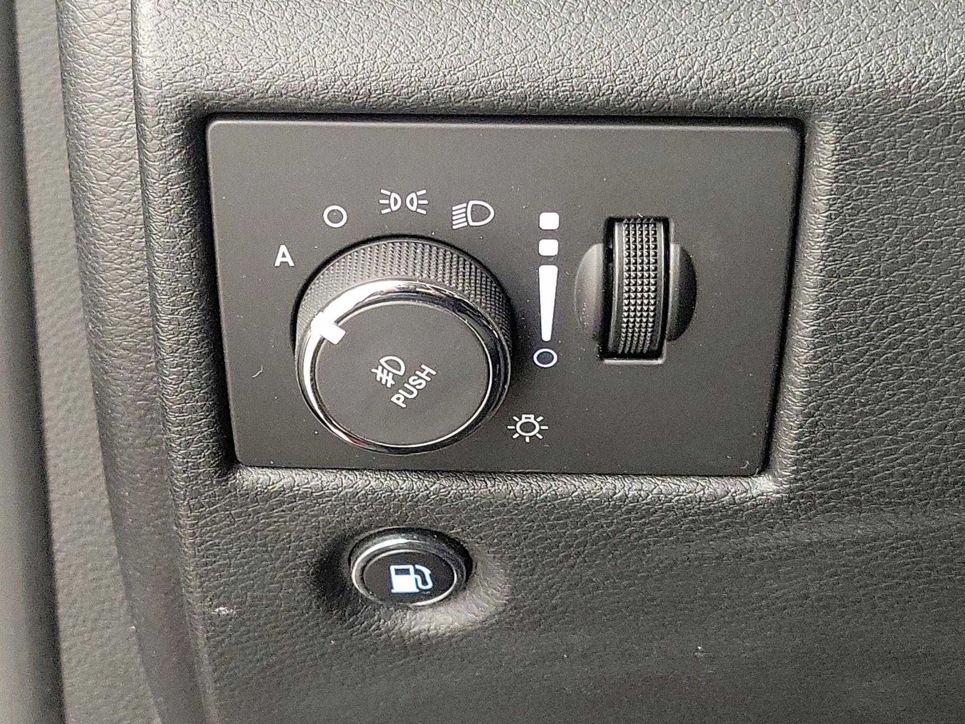 Thumbnail: 2016 Jeep Grand Cherokee - 13