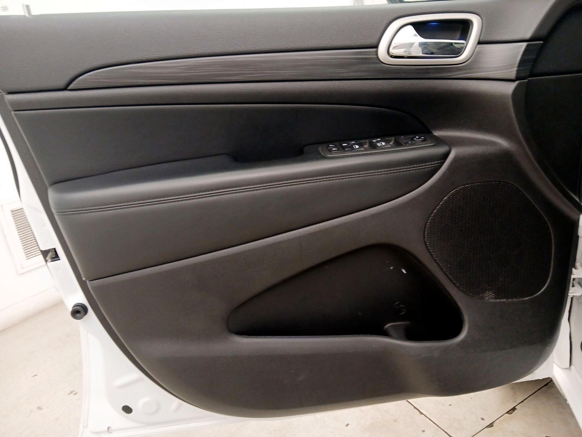 Thumbnail: 2020 Jeep Grand Cherokee - 12