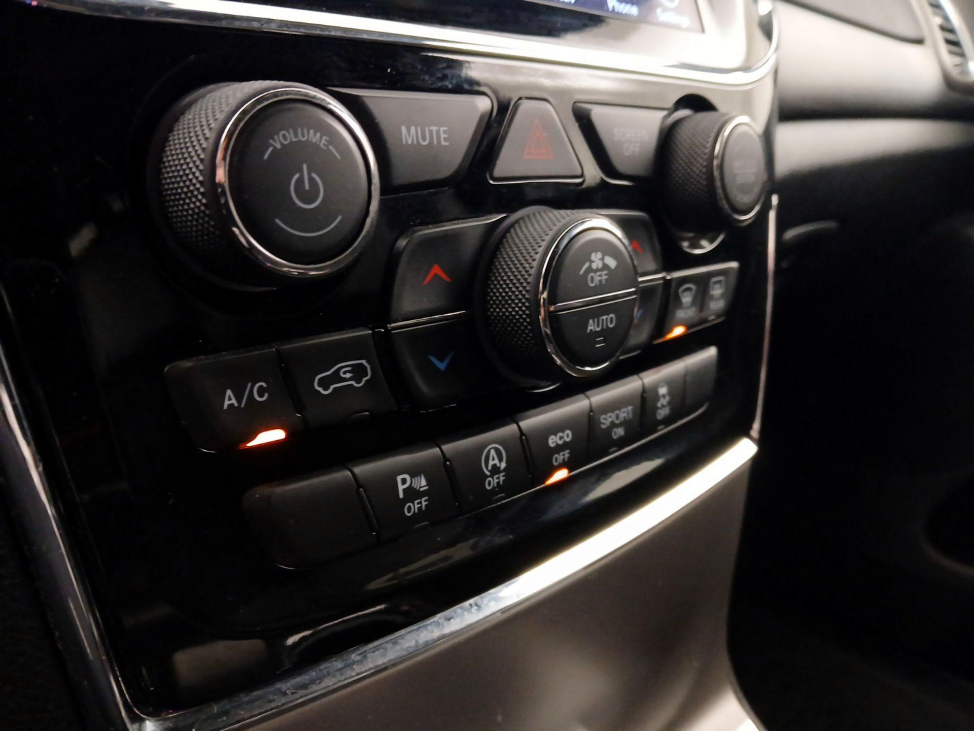 Thumbnail: 2020 Jeep Grand Cherokee - 17