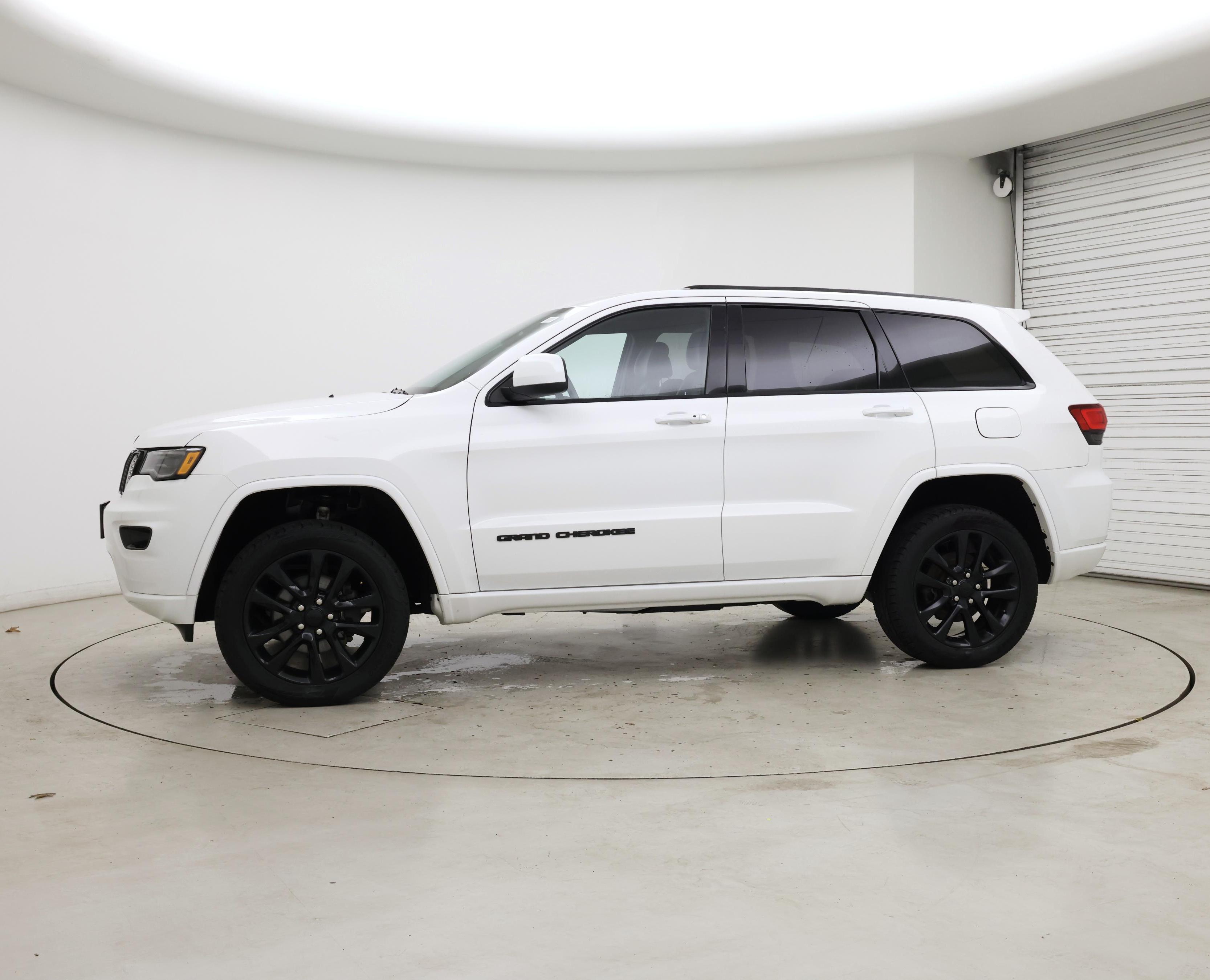 Thumbnail: 2020 Jeep Grand Cherokee - 3