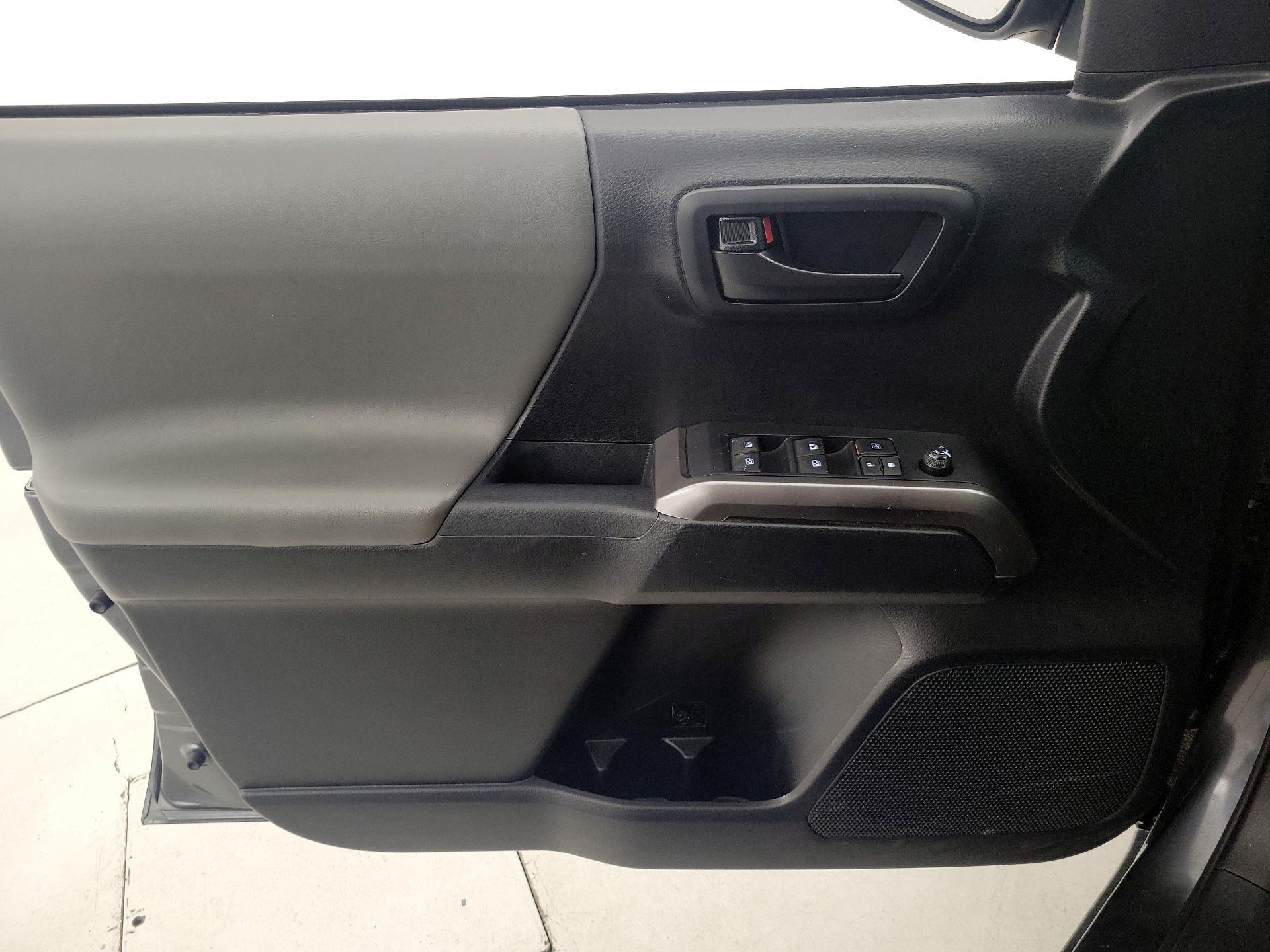 Thumbnail: 2021 Toyota Tacoma - 12