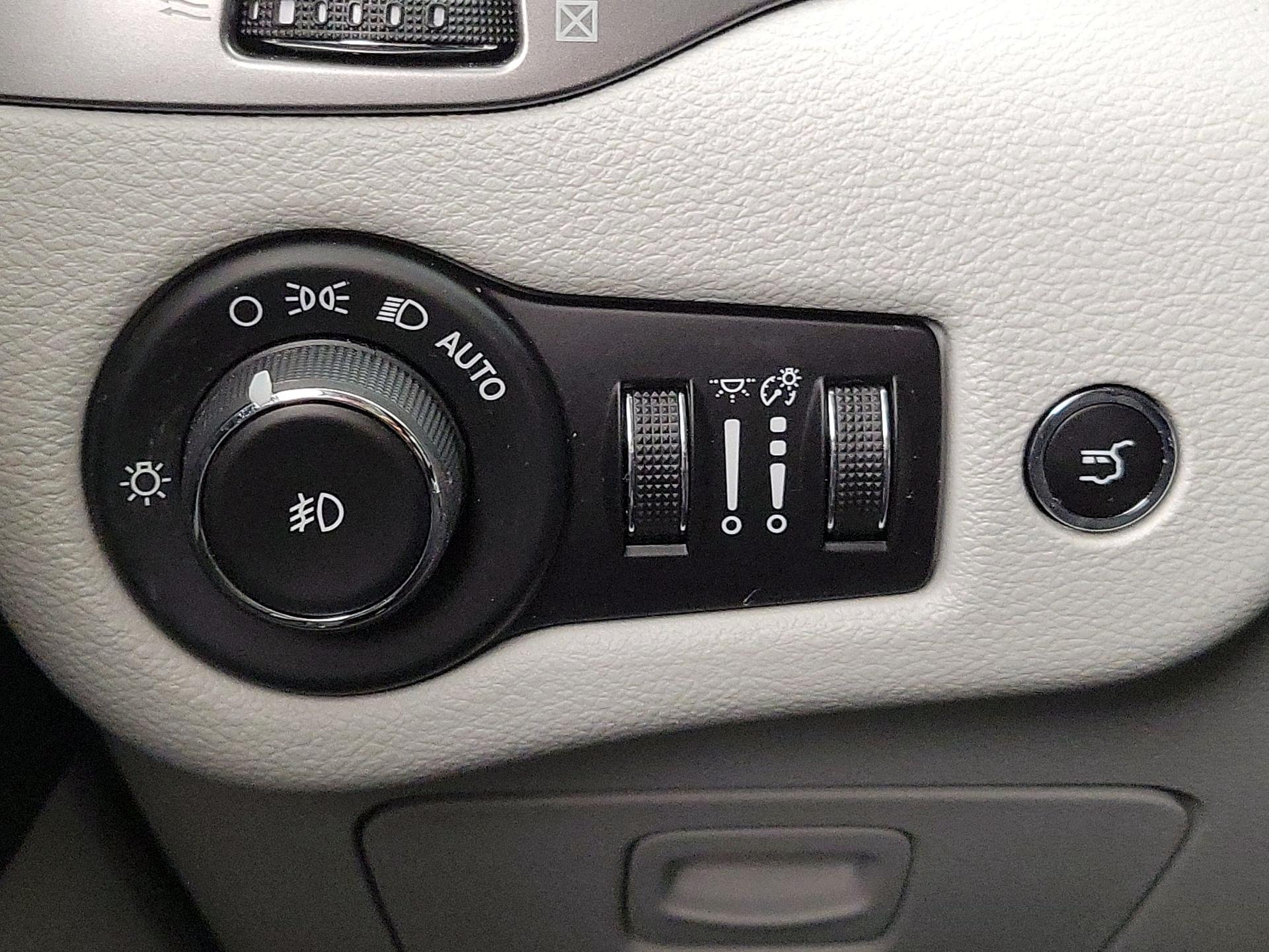 Thumbnail: 2019 Jeep Cherokee - 13