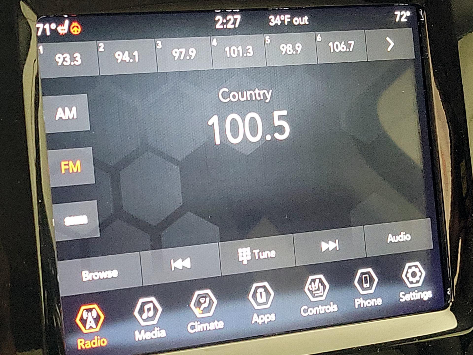 Thumbnail: 2019 Jeep Cherokee - 15