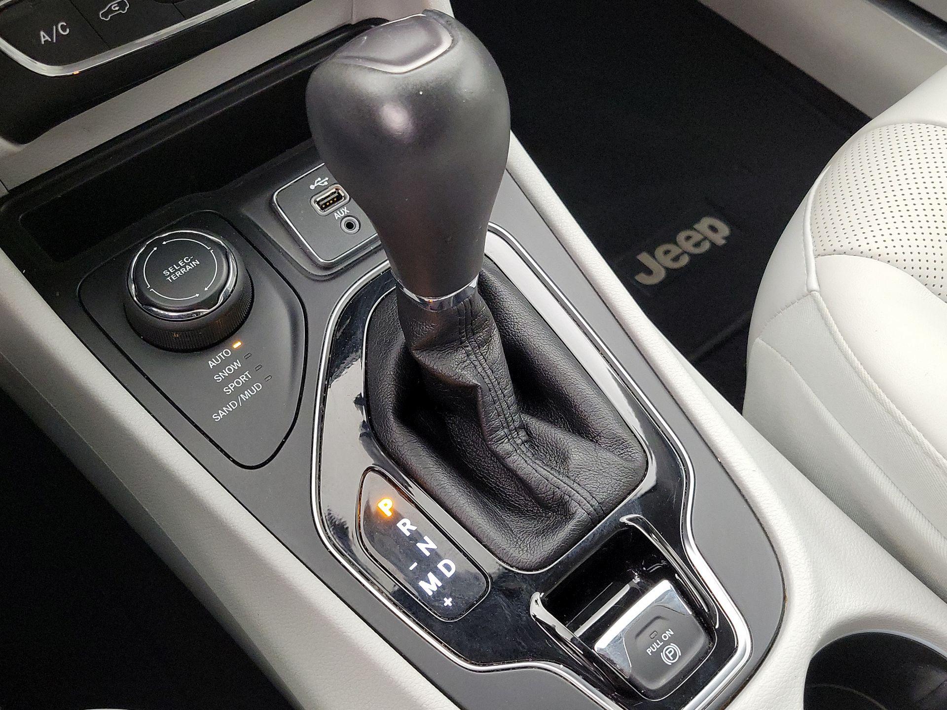 Thumbnail: 2019 Jeep Cherokee - 17