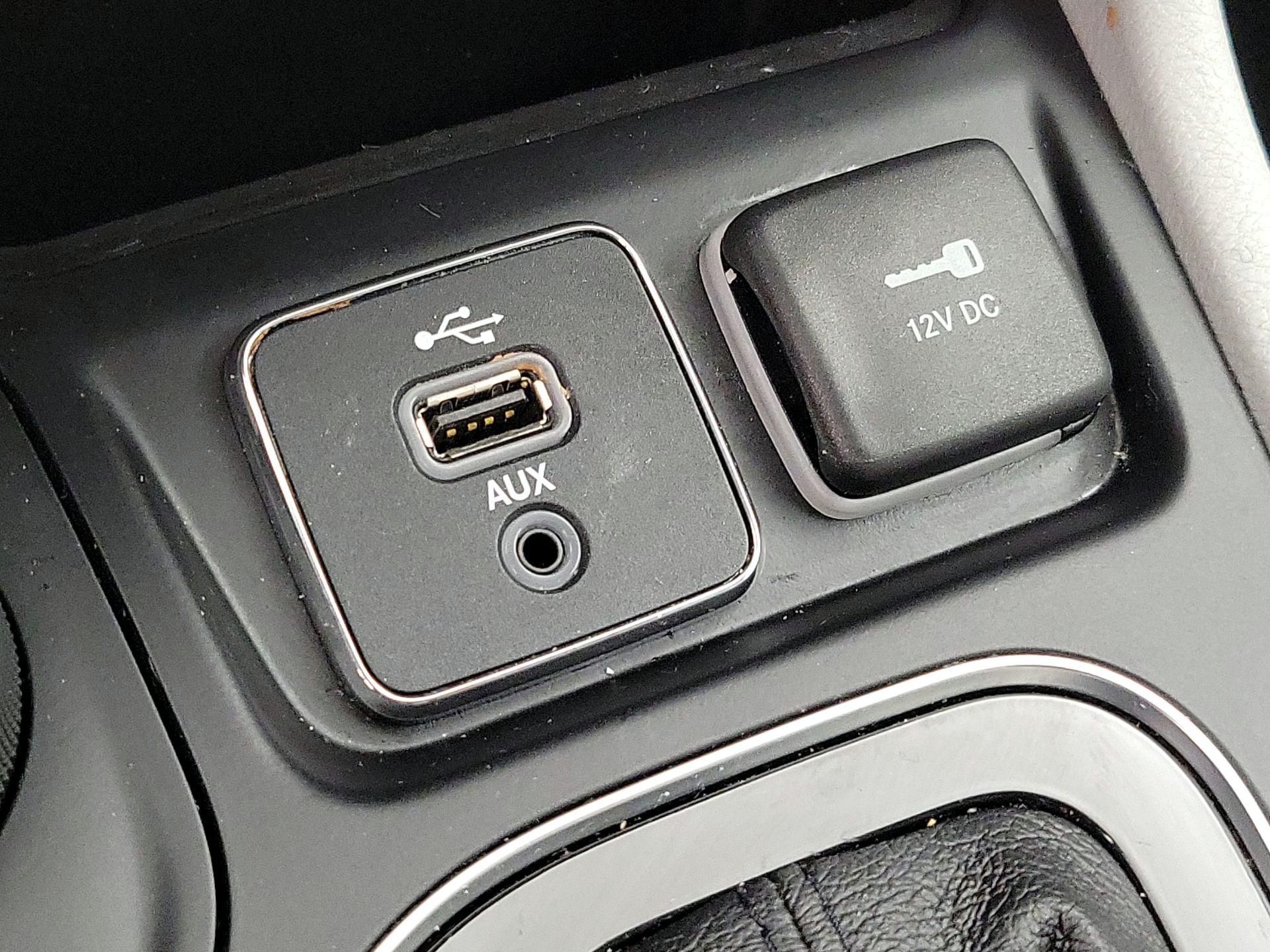 Thumbnail: 2019 Jeep Cherokee - 18