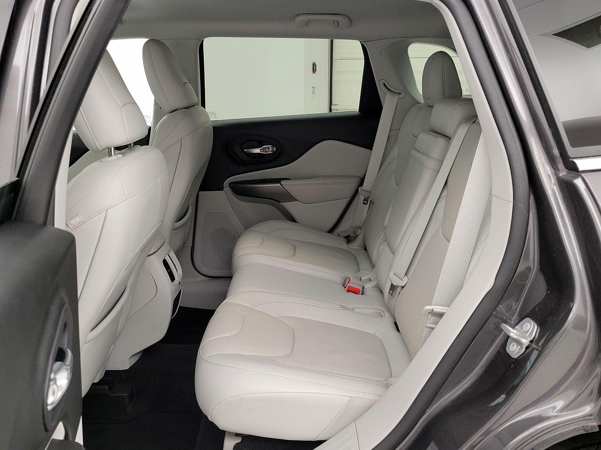 Thumbnail: 2019 Jeep Cherokee - 19