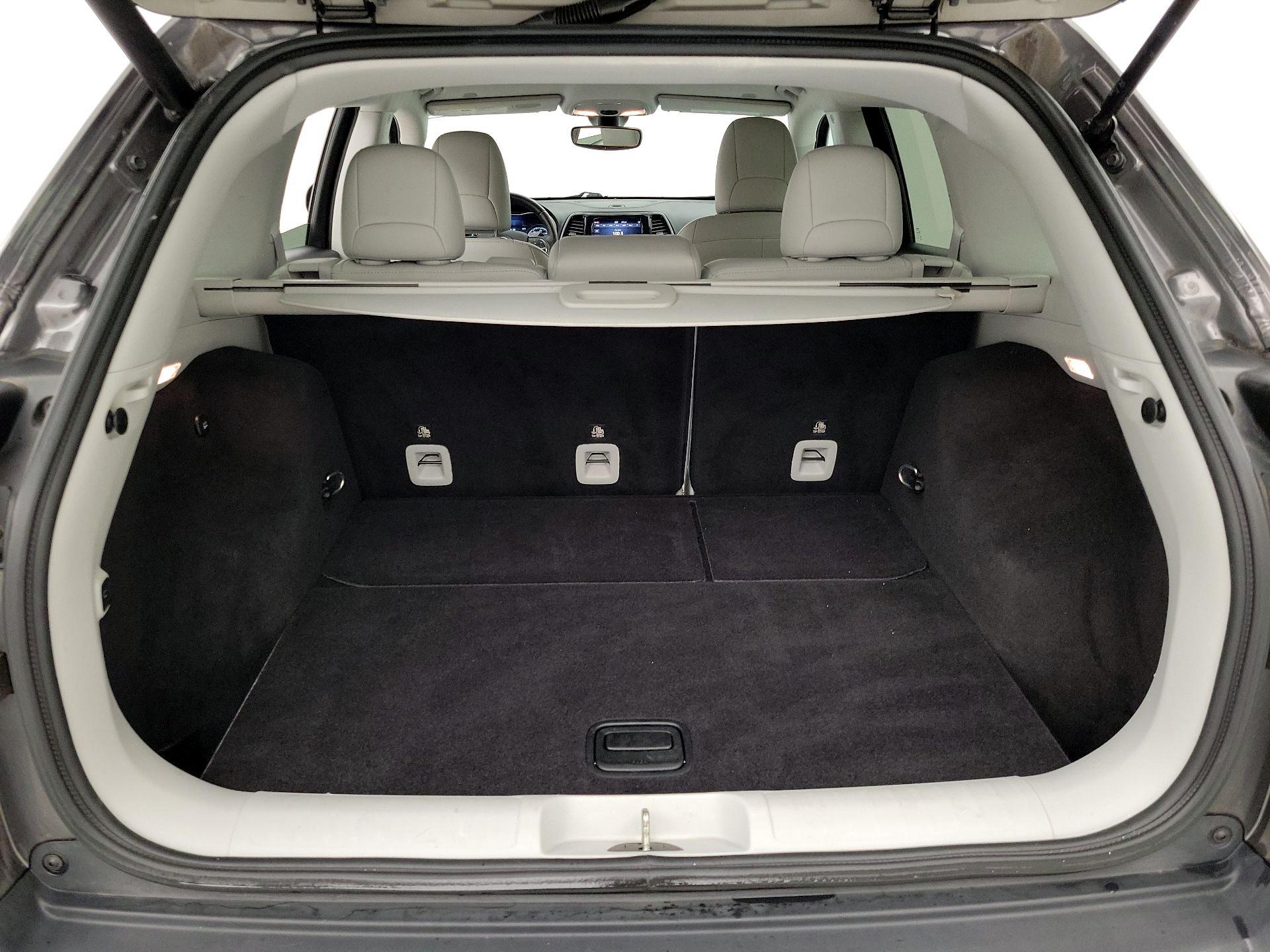 Thumbnail: 2019 Jeep Cherokee - 20