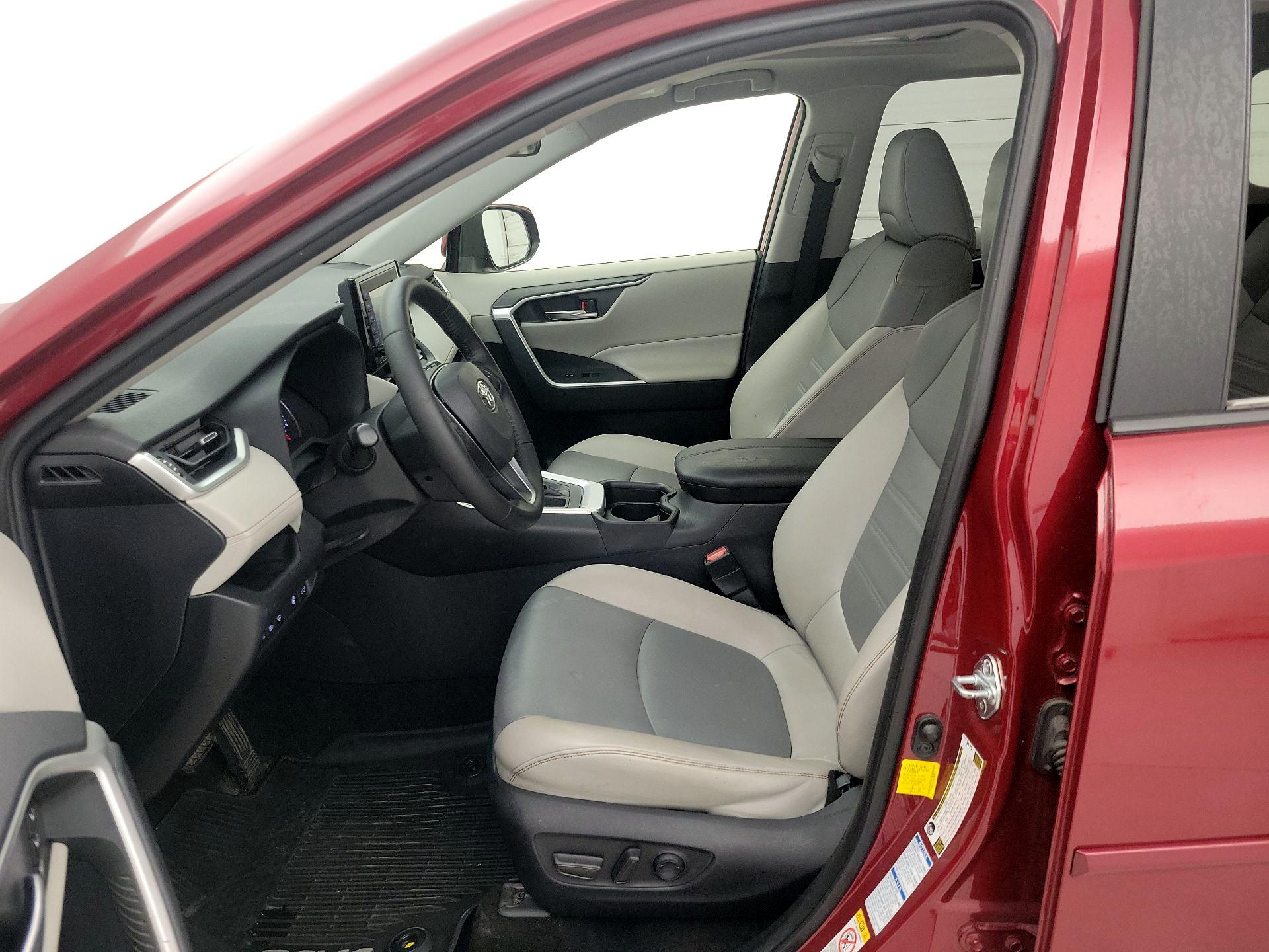 Thumbnail: 2019 Toyota RAV4 - 11