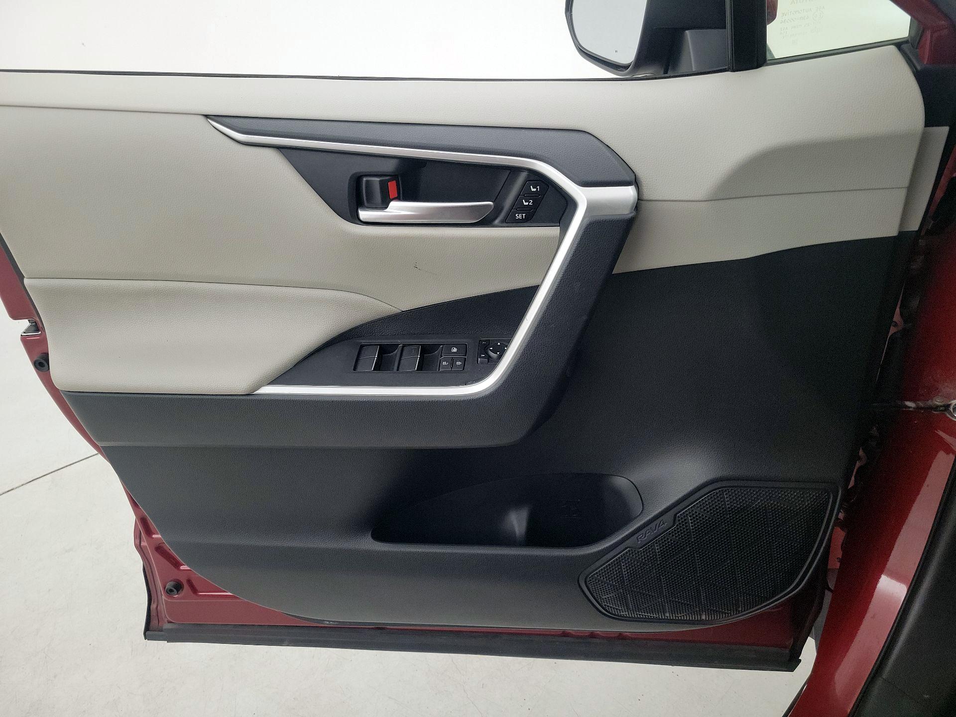 Thumbnail: 2019 Toyota RAV4 - 12