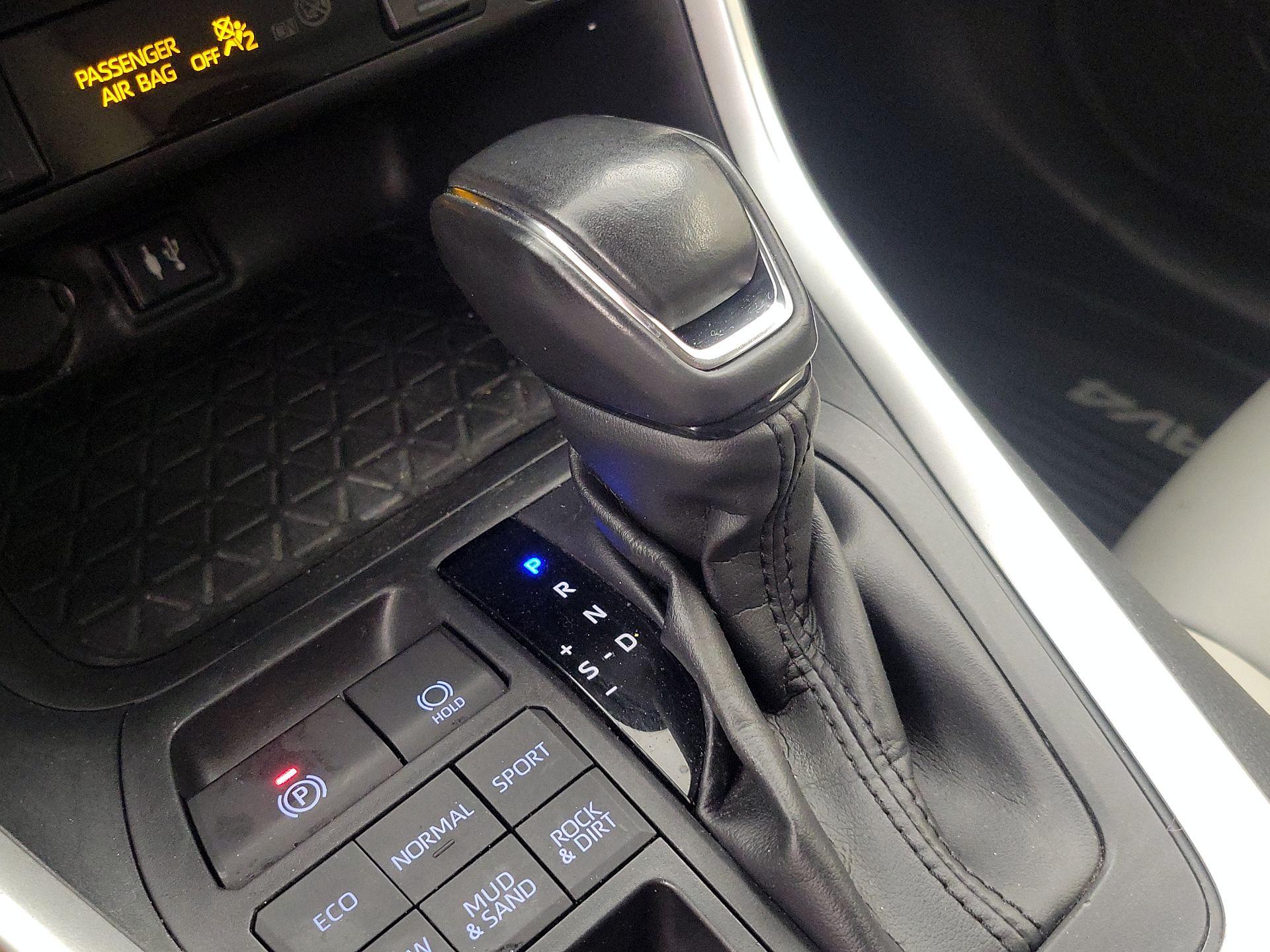 Thumbnail: 2019 Toyota RAV4 - 17