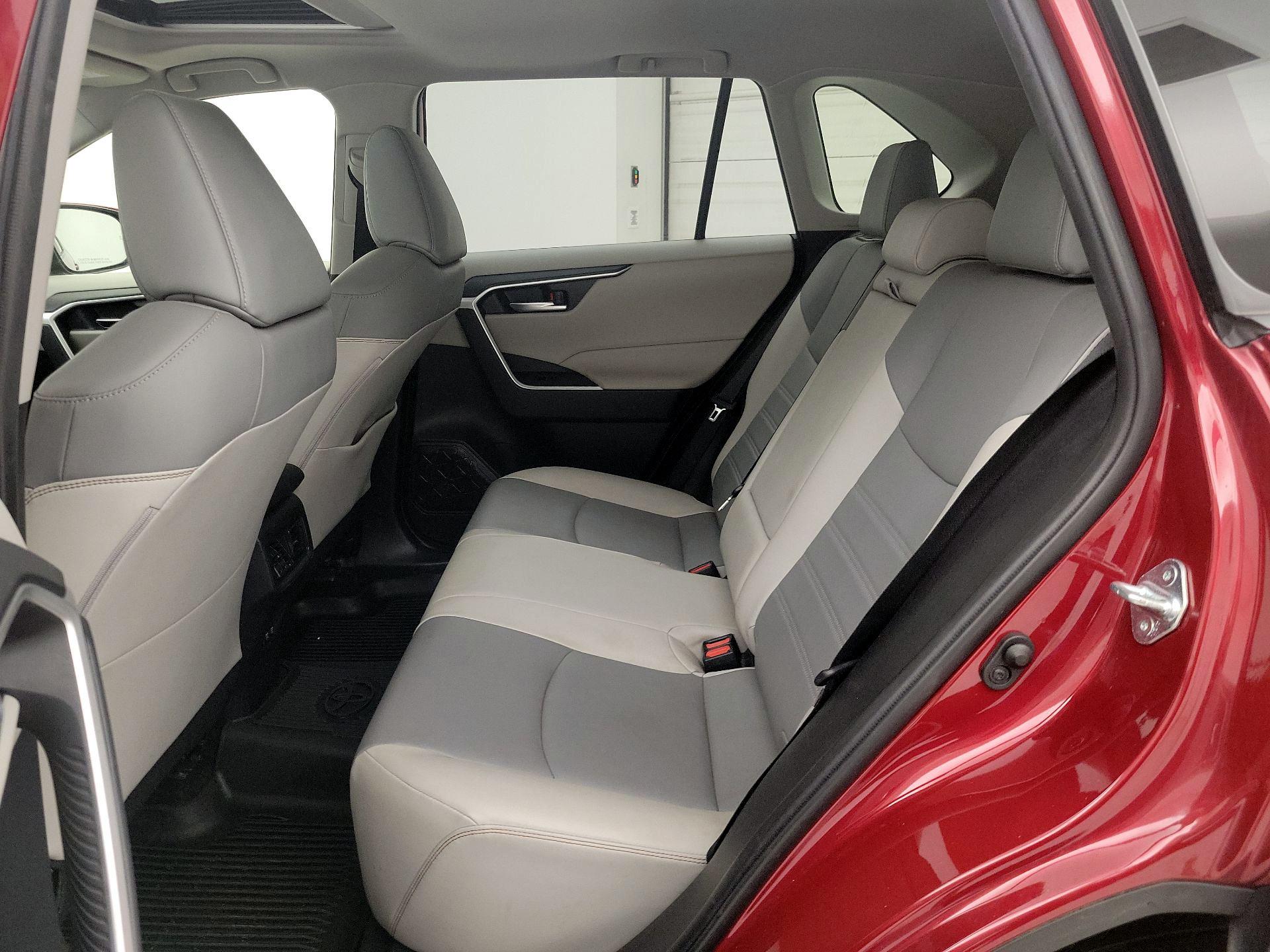 Thumbnail: 2019 Toyota RAV4 - 20