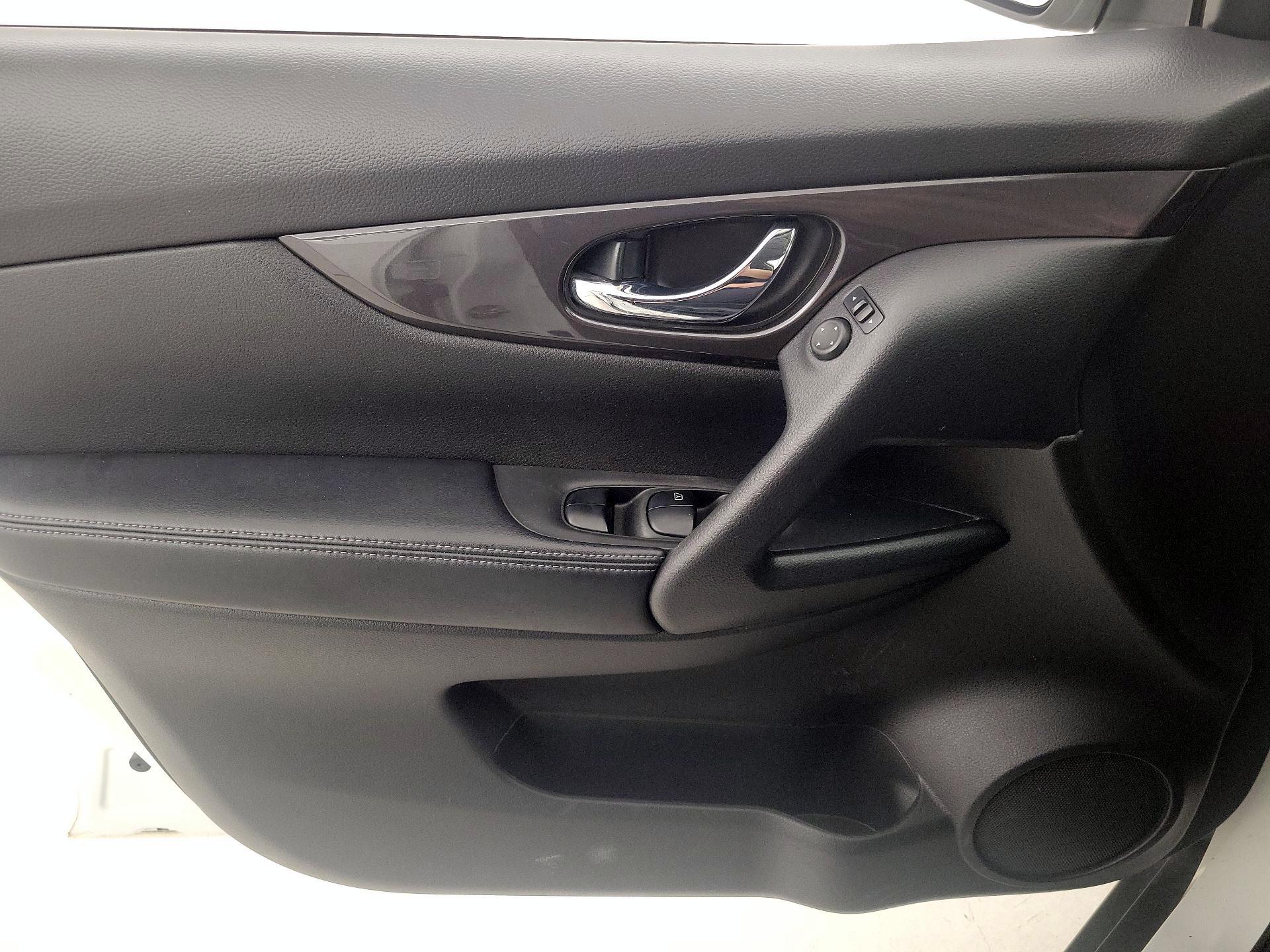 Thumbnail: 2020 Nissan Rogue - 12