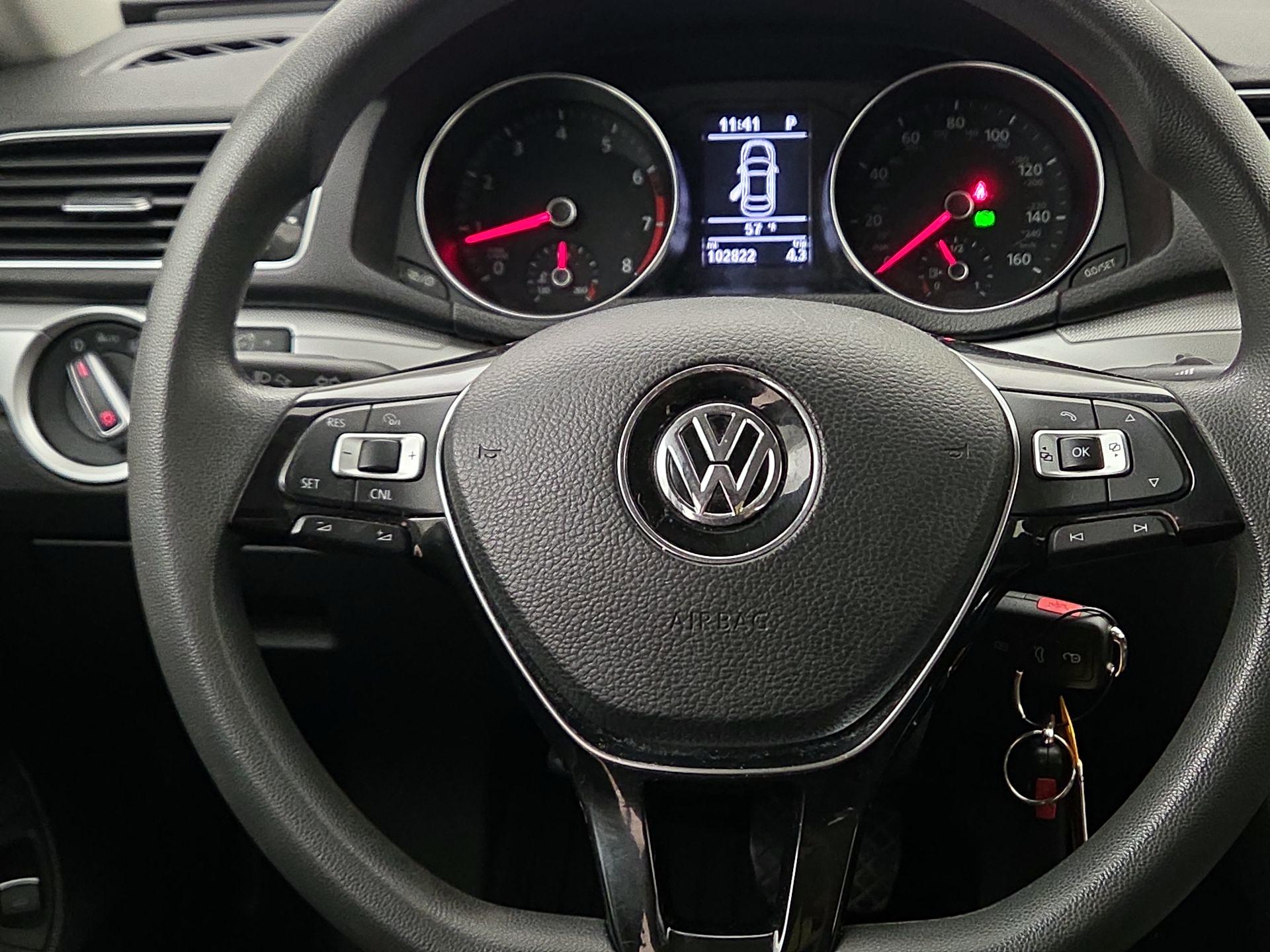 Thumbnail: 2016 Volkswagen Passat - 10
