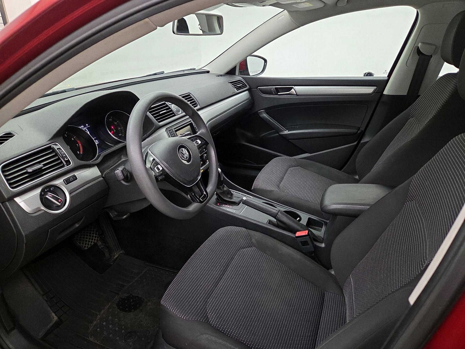 Thumbnail: 2016 Volkswagen Passat - 11