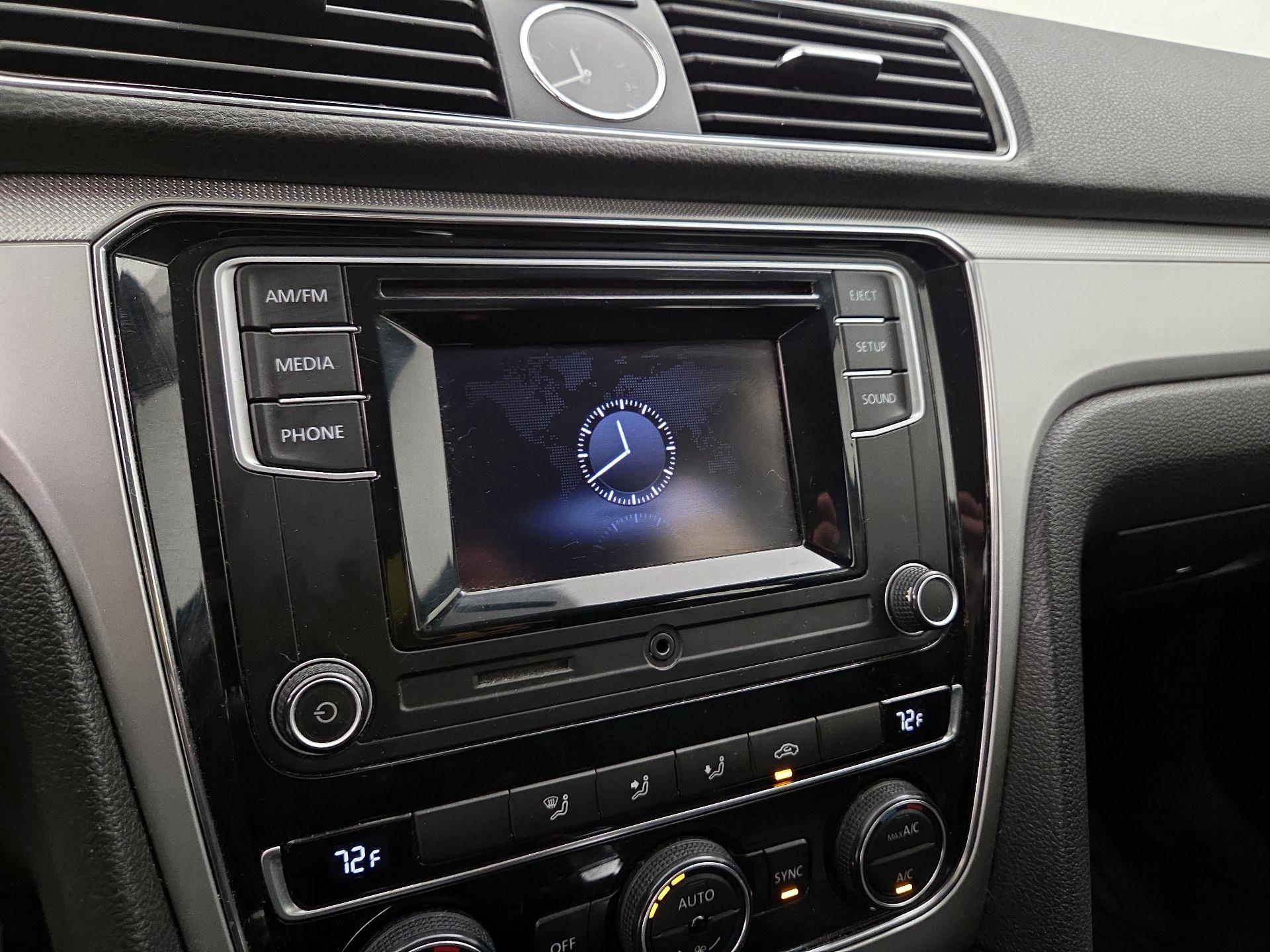 Thumbnail: 2016 Volkswagen Passat - 14