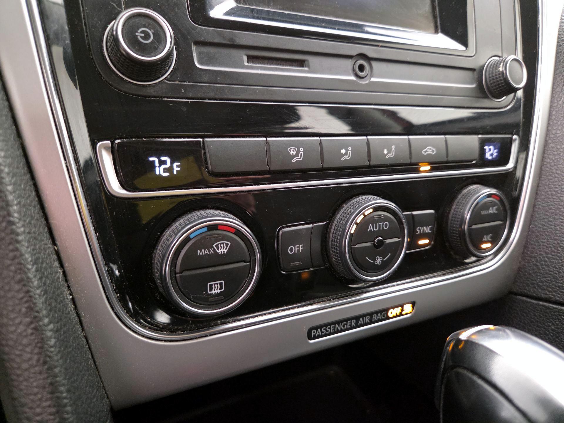 Thumbnail: 2016 Volkswagen Passat - 15